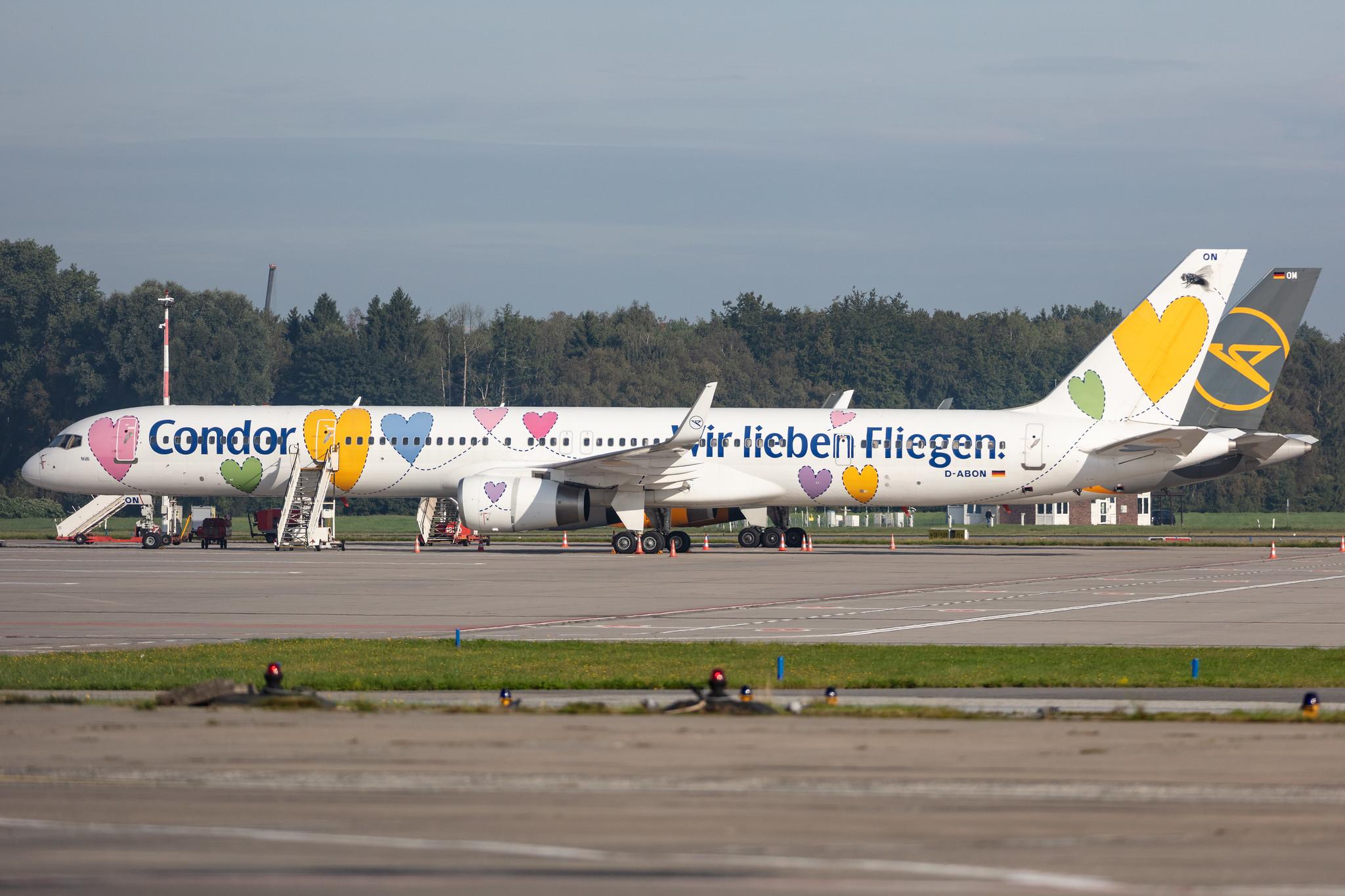 Hamburg Airport: Condor (DE / CFG) |  Livery: Wir Lieben Fliegen Livery |  Boeing 757-330 B753 | D-ABON | MSN 29023