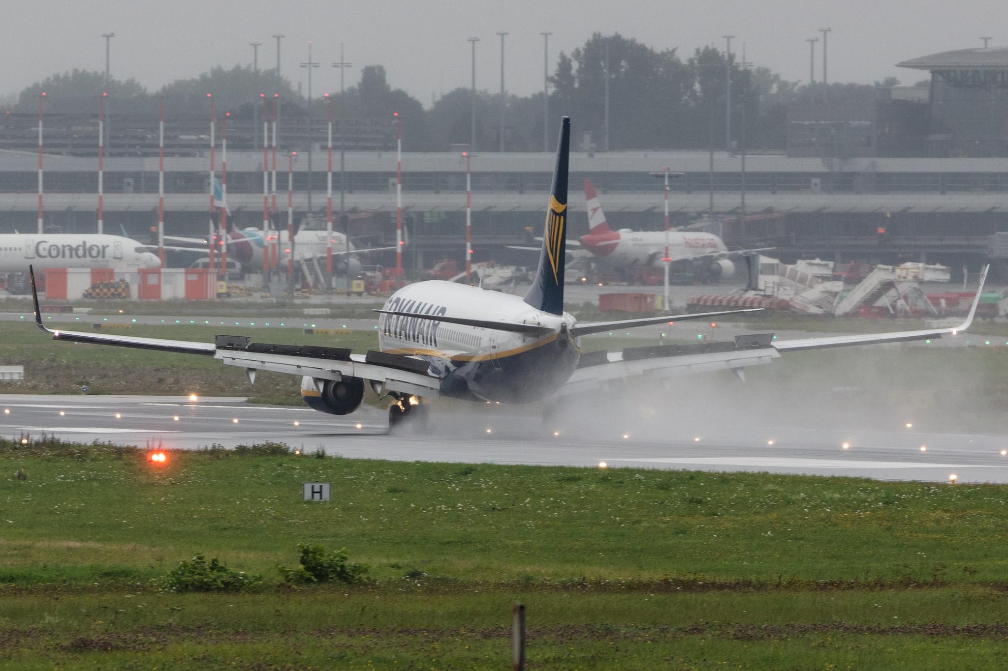 Hamburg Airport: Ryanair (FR / RYR) | Operator: Buzz |  Boeing 737-8AS B738 | SP-RKC | MSN 44738