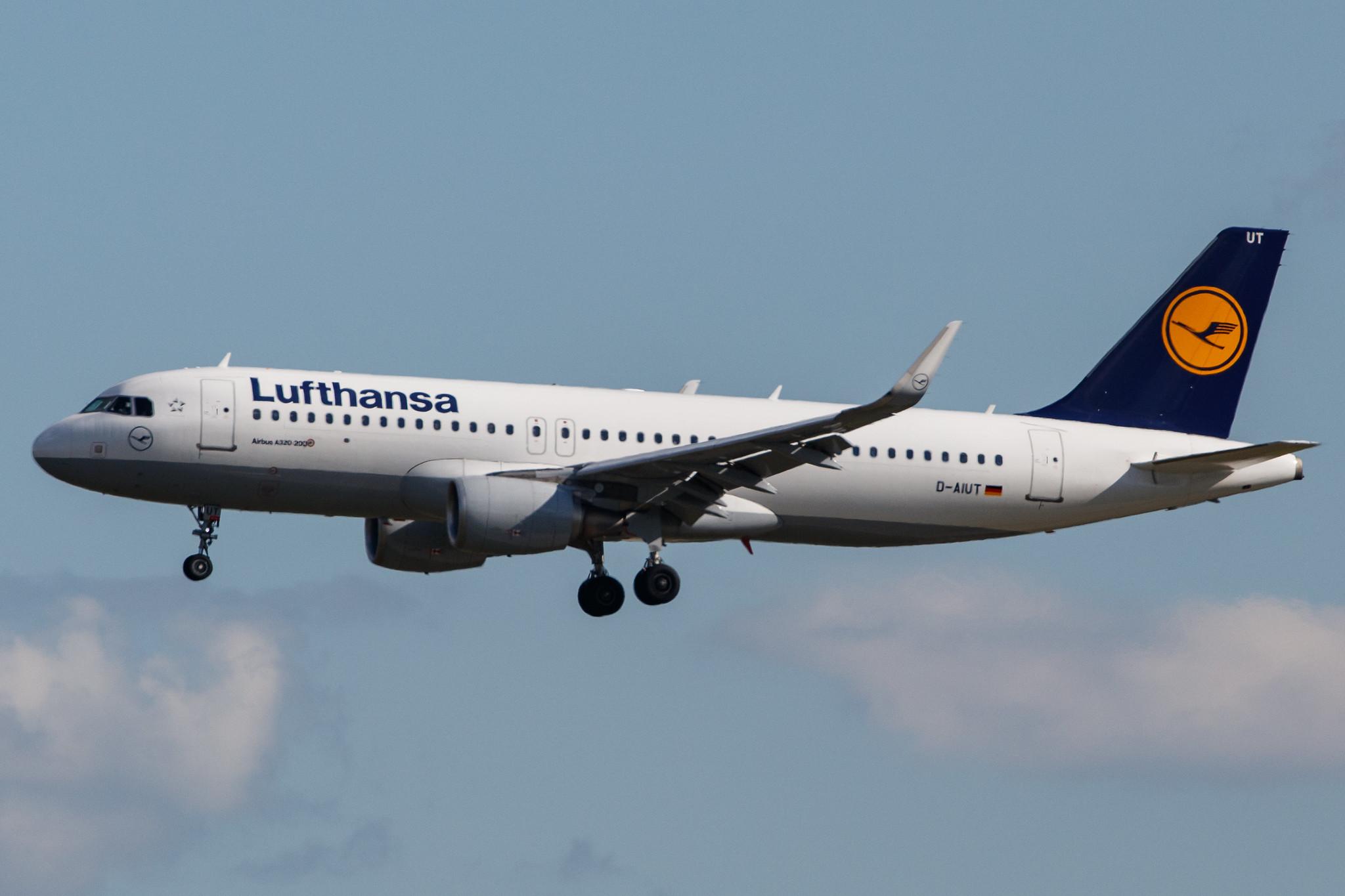Frankfurt Airport: Lufthansa (LH / DLH) |  Airbus A320-214 A320 | D-AIUT | MSN 7115