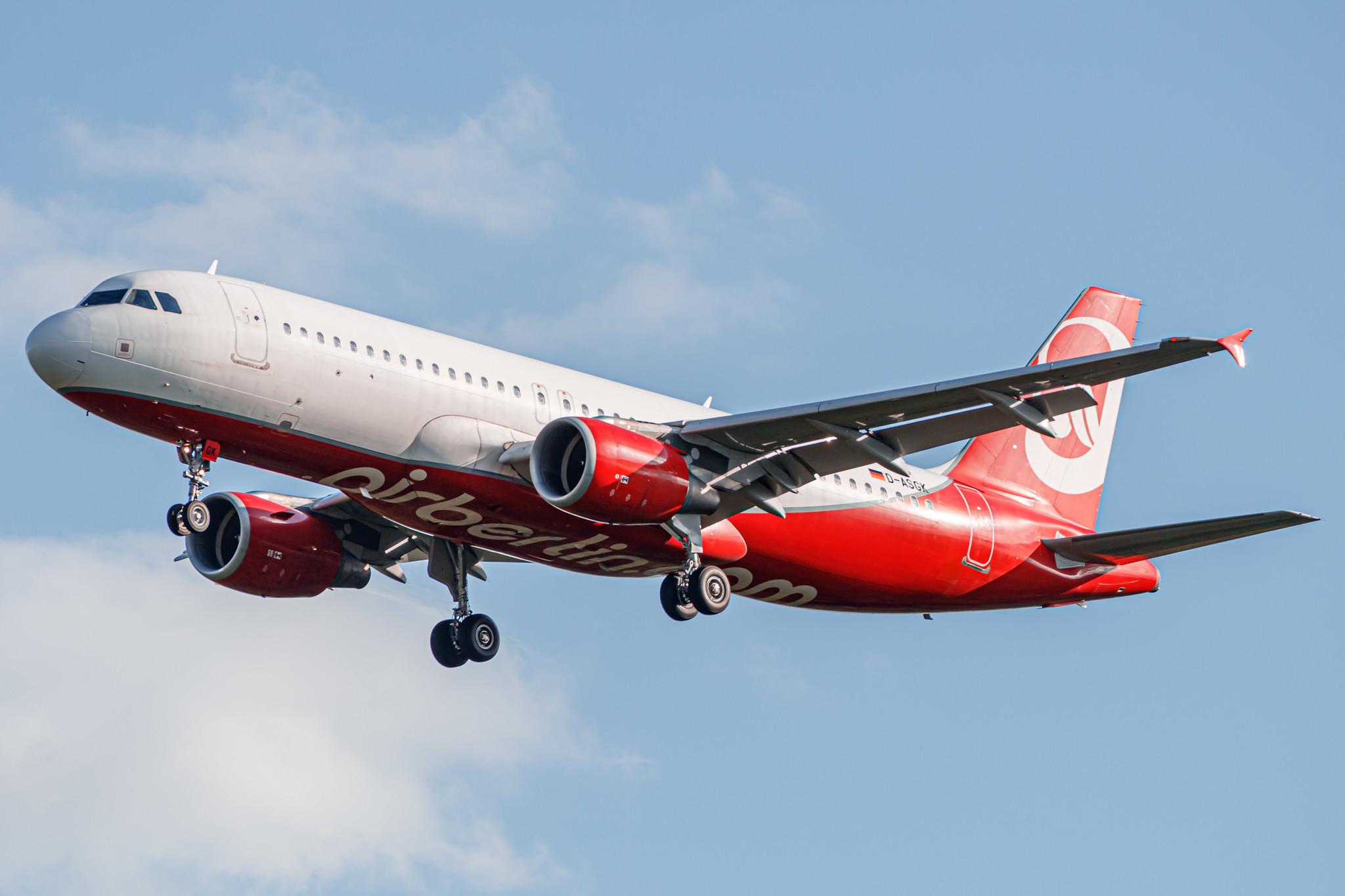 Frankfurt Airport: Sundair (SR / SDR) |  Airbus A320-214 A320 | D-ASGK | MSN 2668