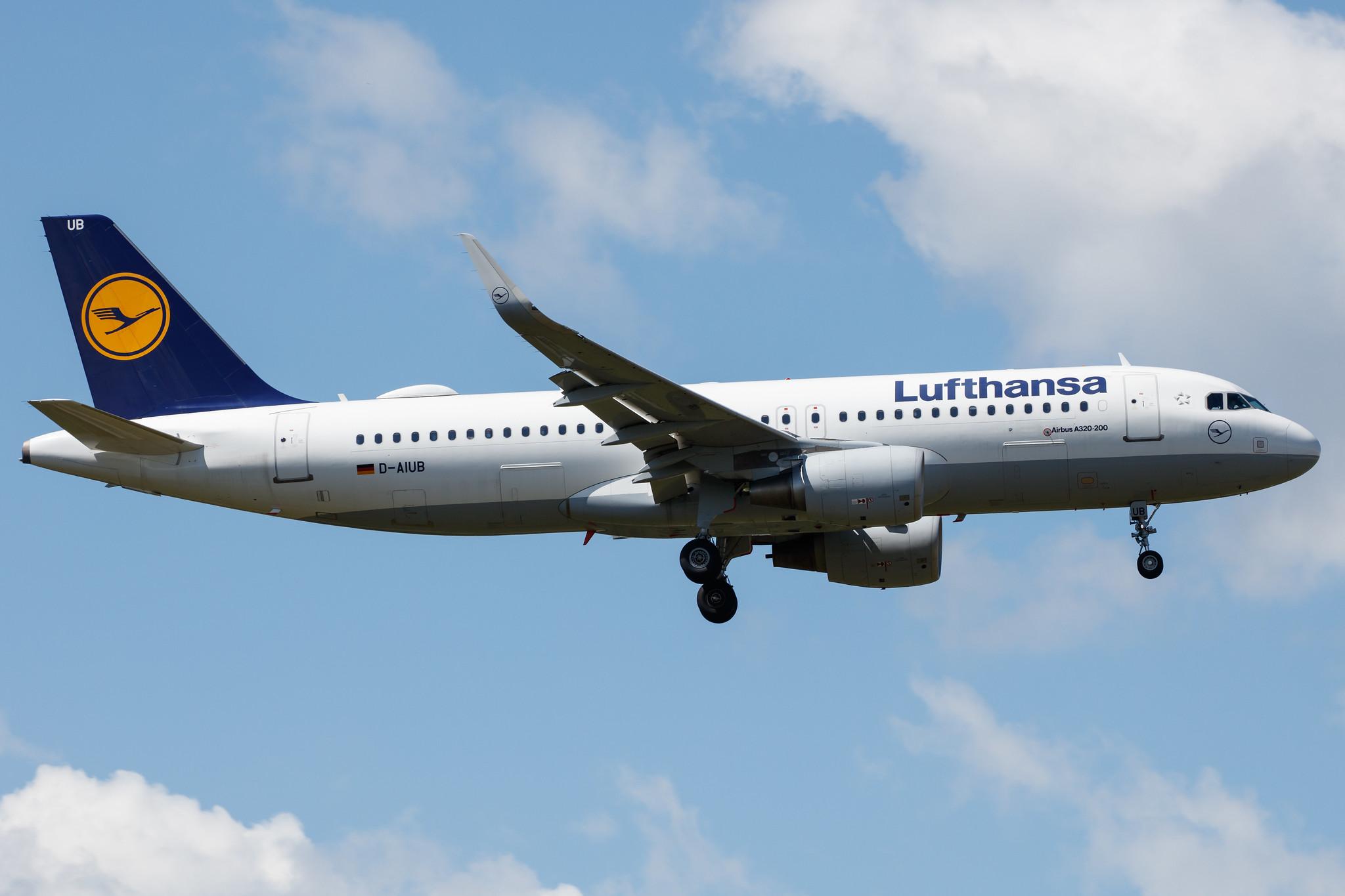 Frankfurt Airport: Lufthansa (LH / DLH) |  Airbus A320-214 A320 | D-AIUB | MSN 5972