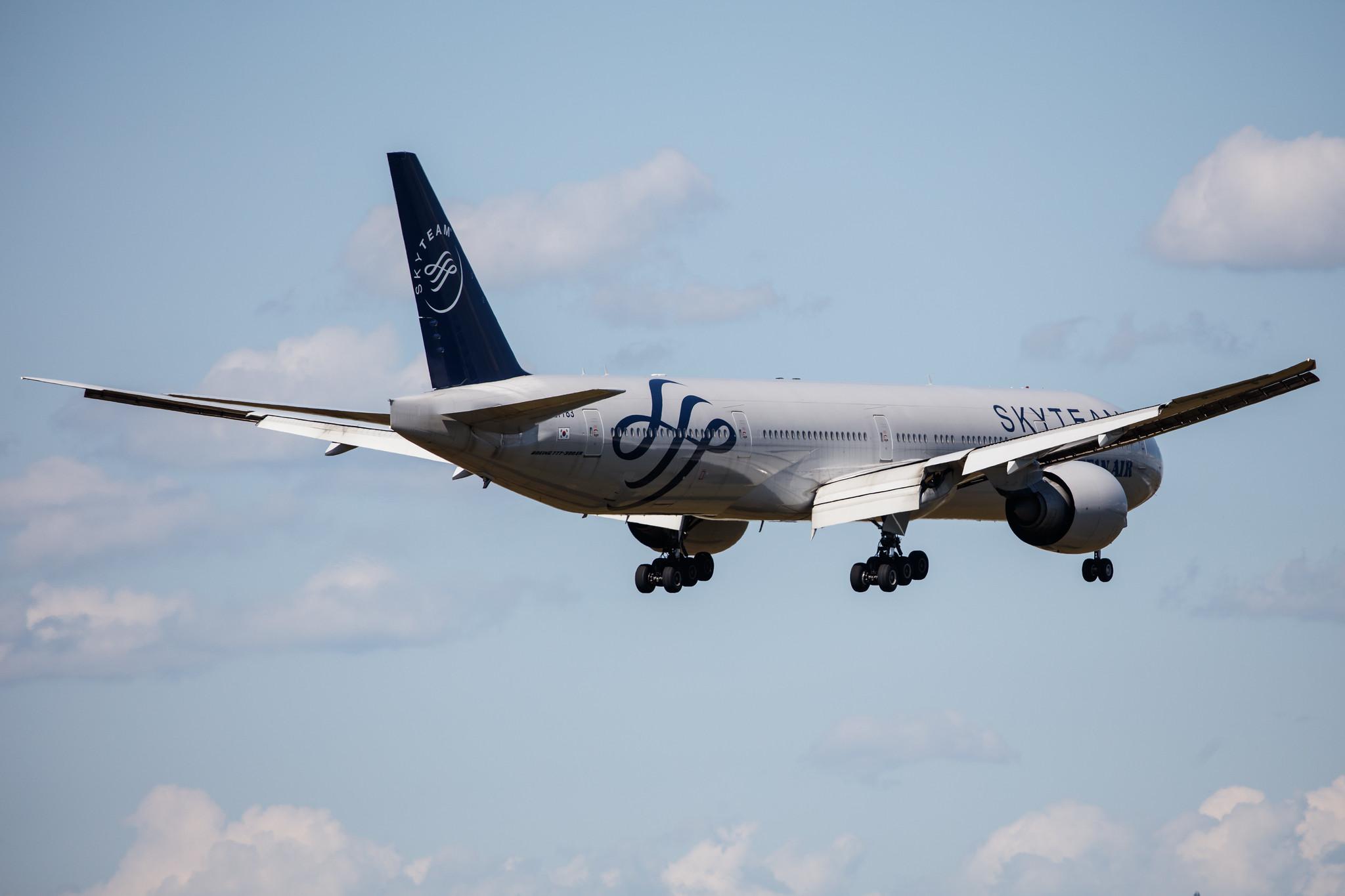Frankfurt Airport: Korean Air (KE / KAL) |  Livery: SkyTeam Livery |  Boeing 777-3B5(ER) B77W | HL7783 | MSN 37644