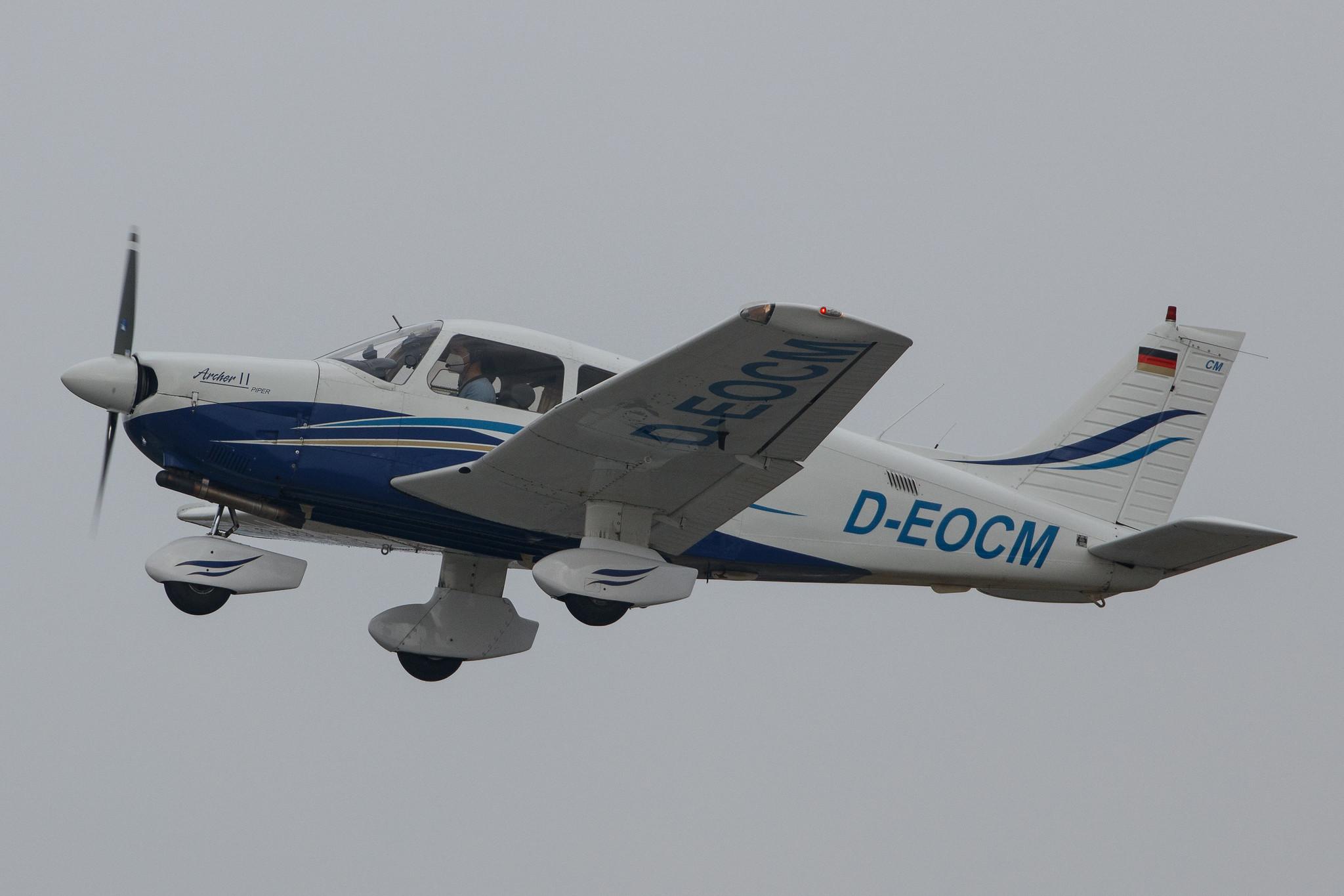 Hamburg Finkenwerder: Private owner |  Piper PA-28-181 Archer II P28A | D-EOCM | MSN 2890118