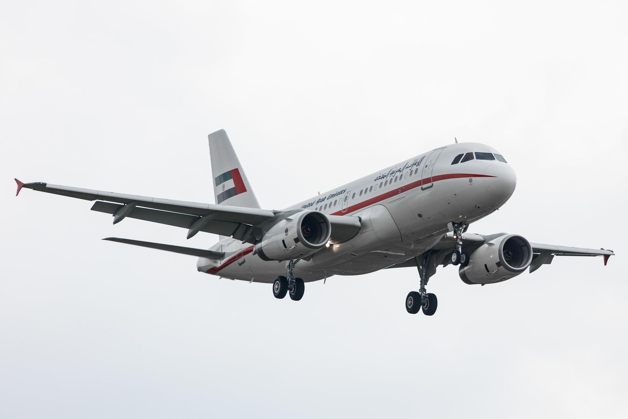 Hamburg Airport: Sharjah Ruler |  Airbus A319-133CX/CJ A319 | A6-ESH | MSN 0910