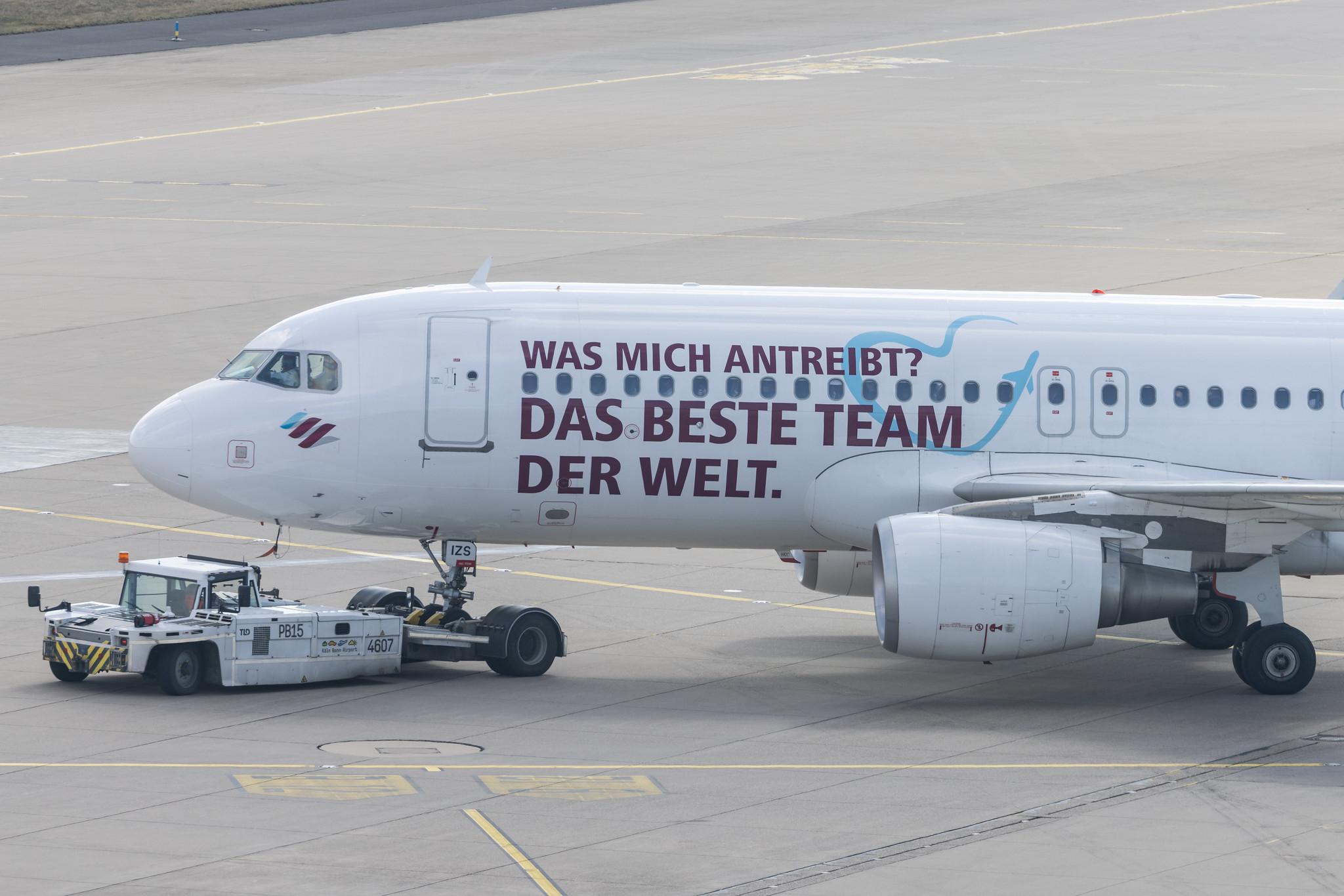 Köln Bonn Airport: Eurowings (EW / EWG) |  Livery: Das beste Team der Welt Livery |  Airbus A320-214 A320 | D-AIZS | MSN 5557