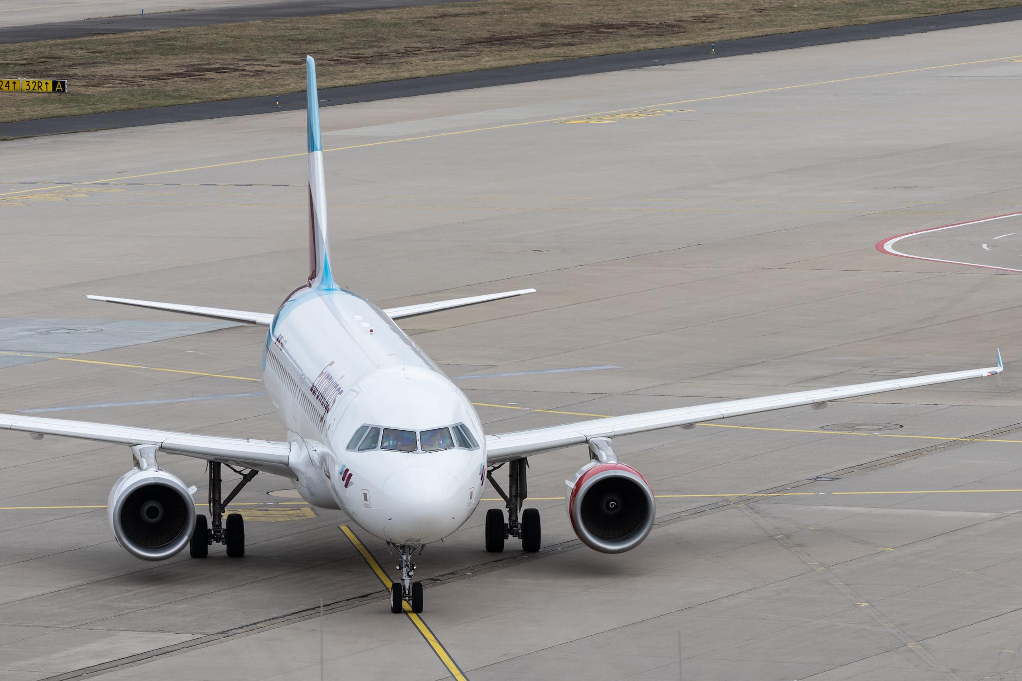 Köln Bonn Airport: Eurowings (EW / EWG) |  Airbus A320-216 A320 | D-ABZI | MSN 3328