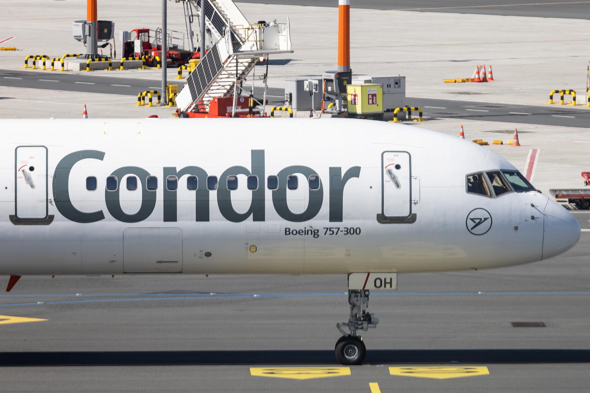 Hamburg Airport: Condor (DE / CFG) |  Boeing 757-330 B753 | D-ABOH | MSN 30030