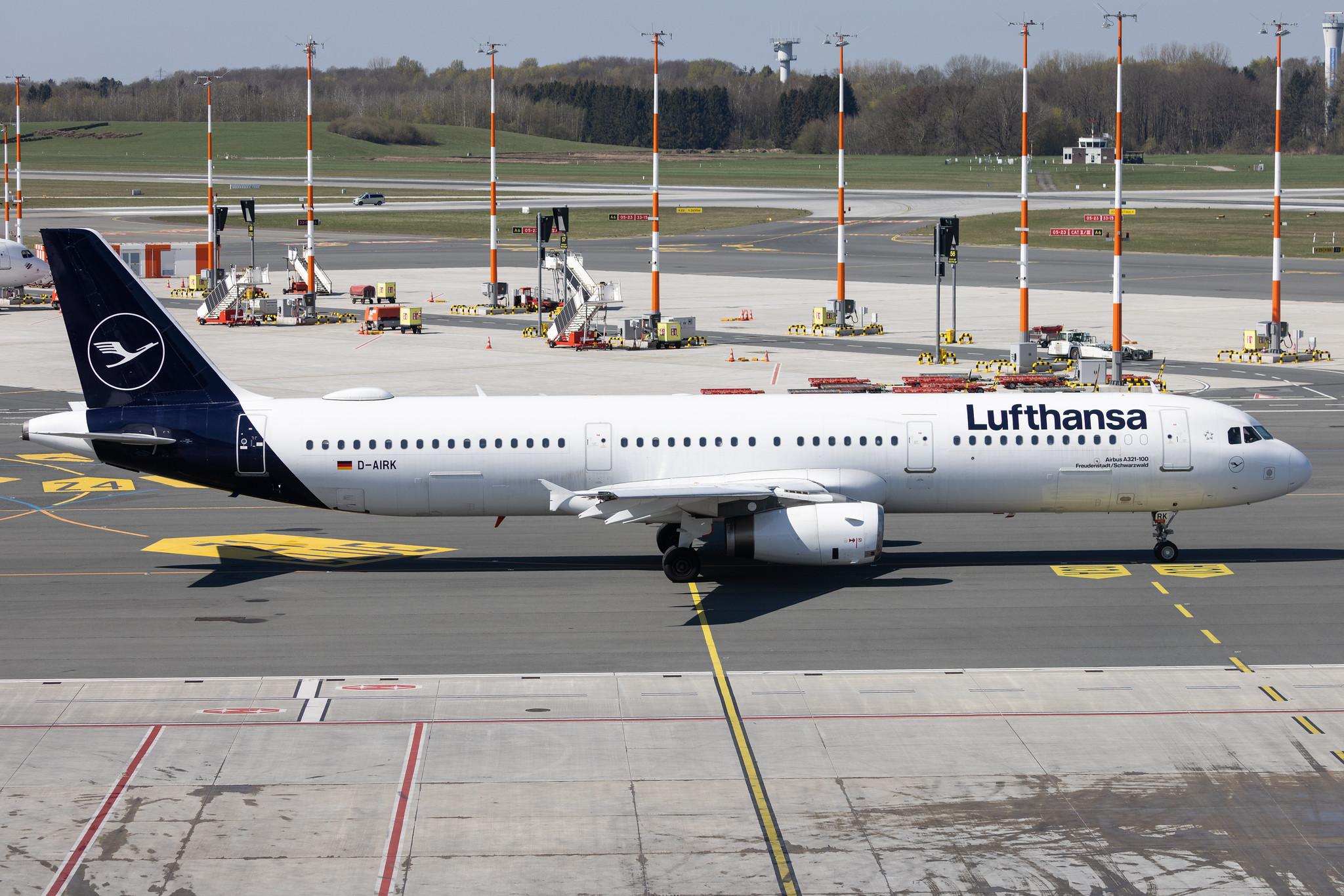 Hamburg Airport: Lufthansa (LH / DLH) |  Airbus A321-131 A321 | D-AIRK | MSN 0502