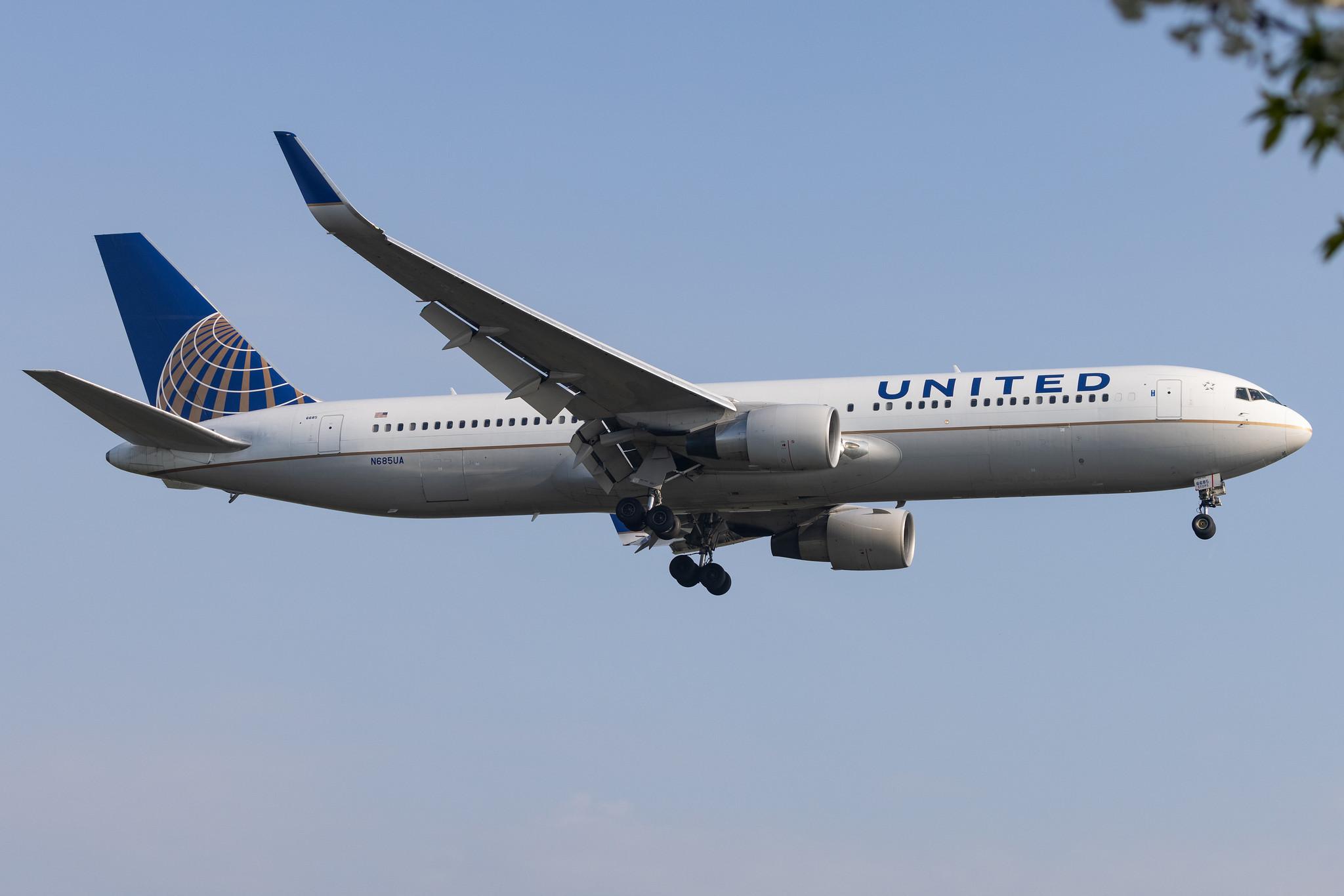 London Heathrow: United Airlines (UA / UAL) |  Boeing 767-3CB(ER) B763 | N685UA | MSN 33467