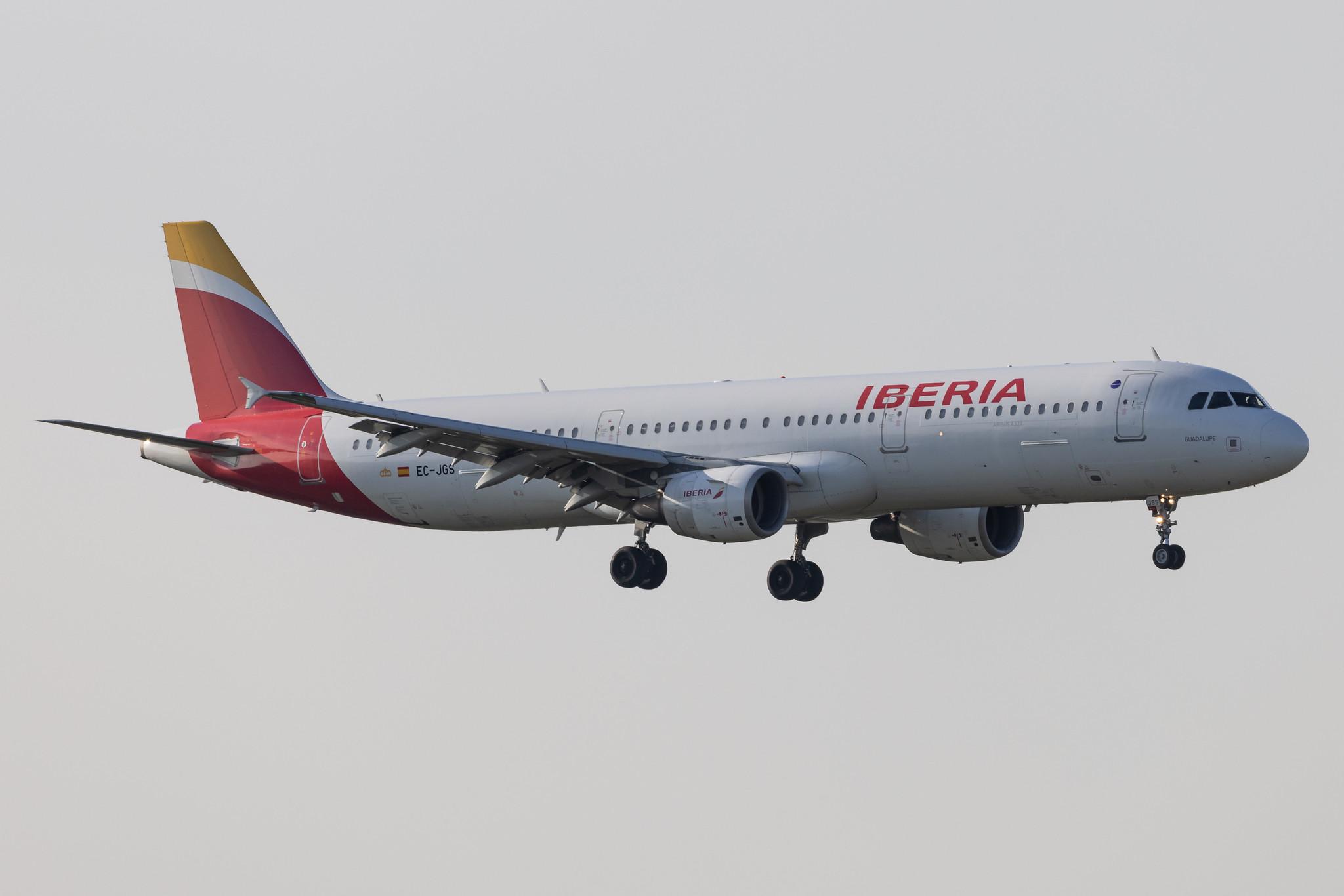London Heathrow: Iberia (IB / IBE) |  Airbus A321-213 A321 | EC-JGS | MSN 2472