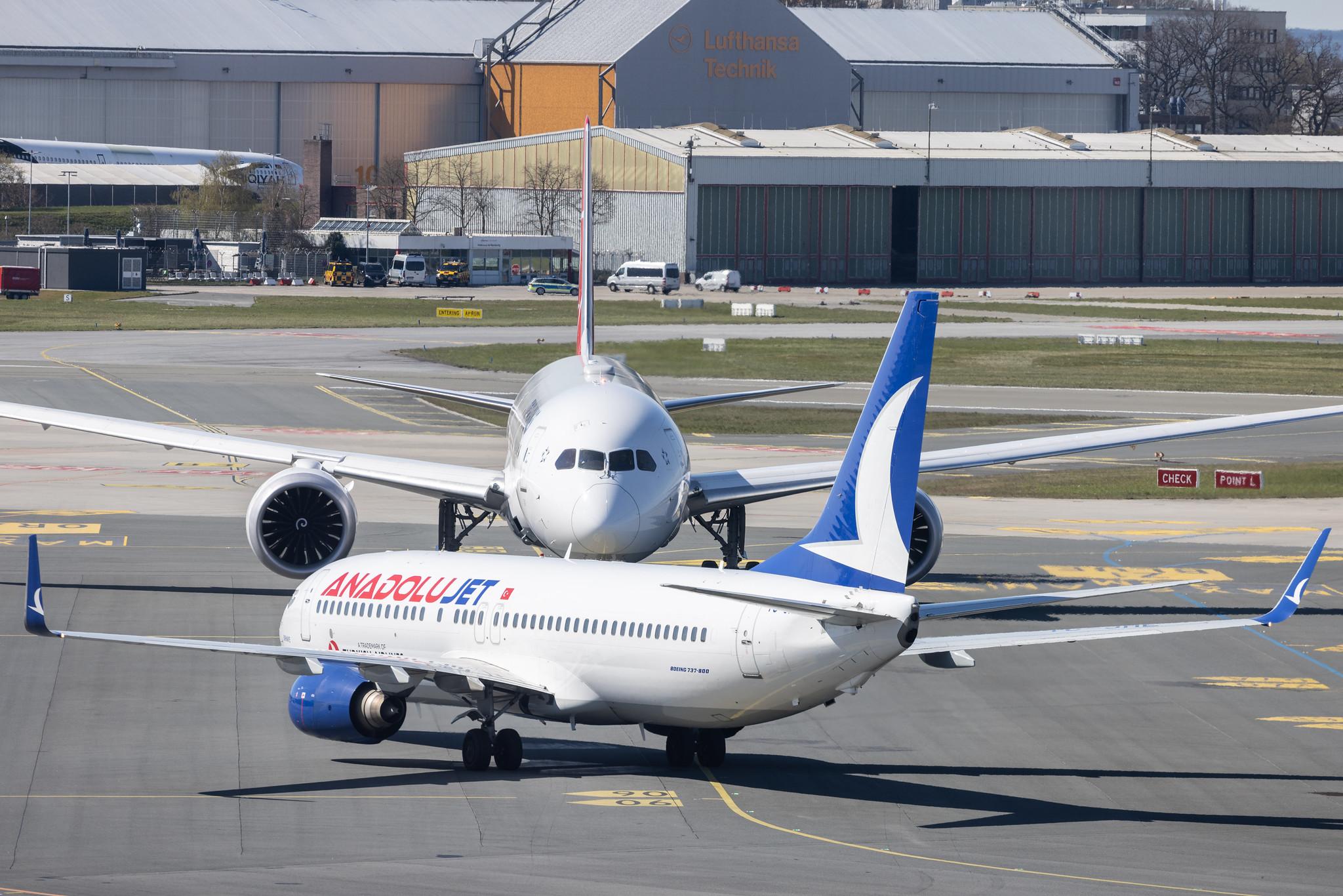 Hamburg Airport: AnadoluJet (TK / THY) | Operator: Turkish Airlines |  Boeing 737-8F2 B738 | TC-JHE | MSN 35744