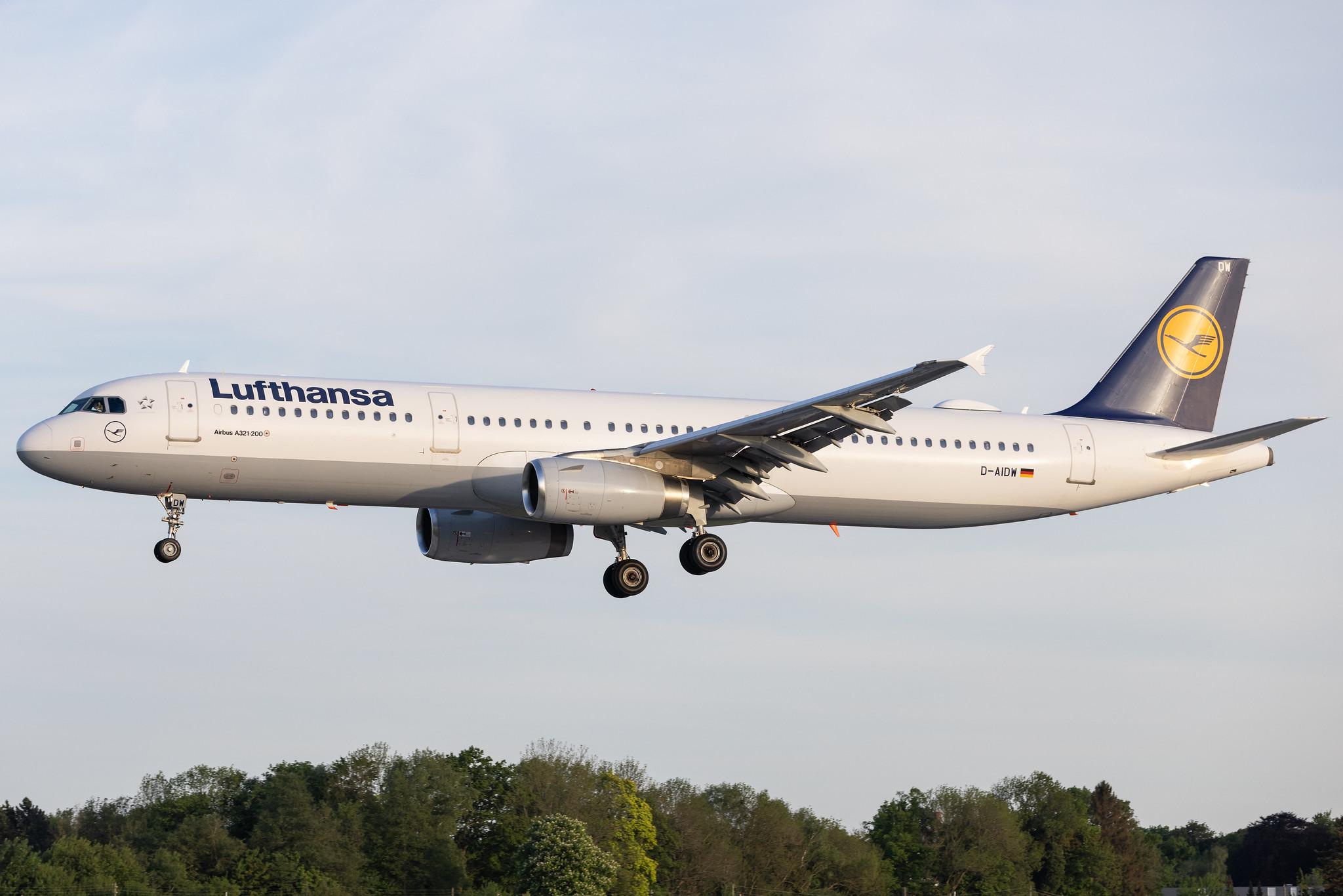 Hamburg Airport: Lufthansa (LH / DLH) |  Airbus A321-231 A321 | D-AIDW | MSN 6415