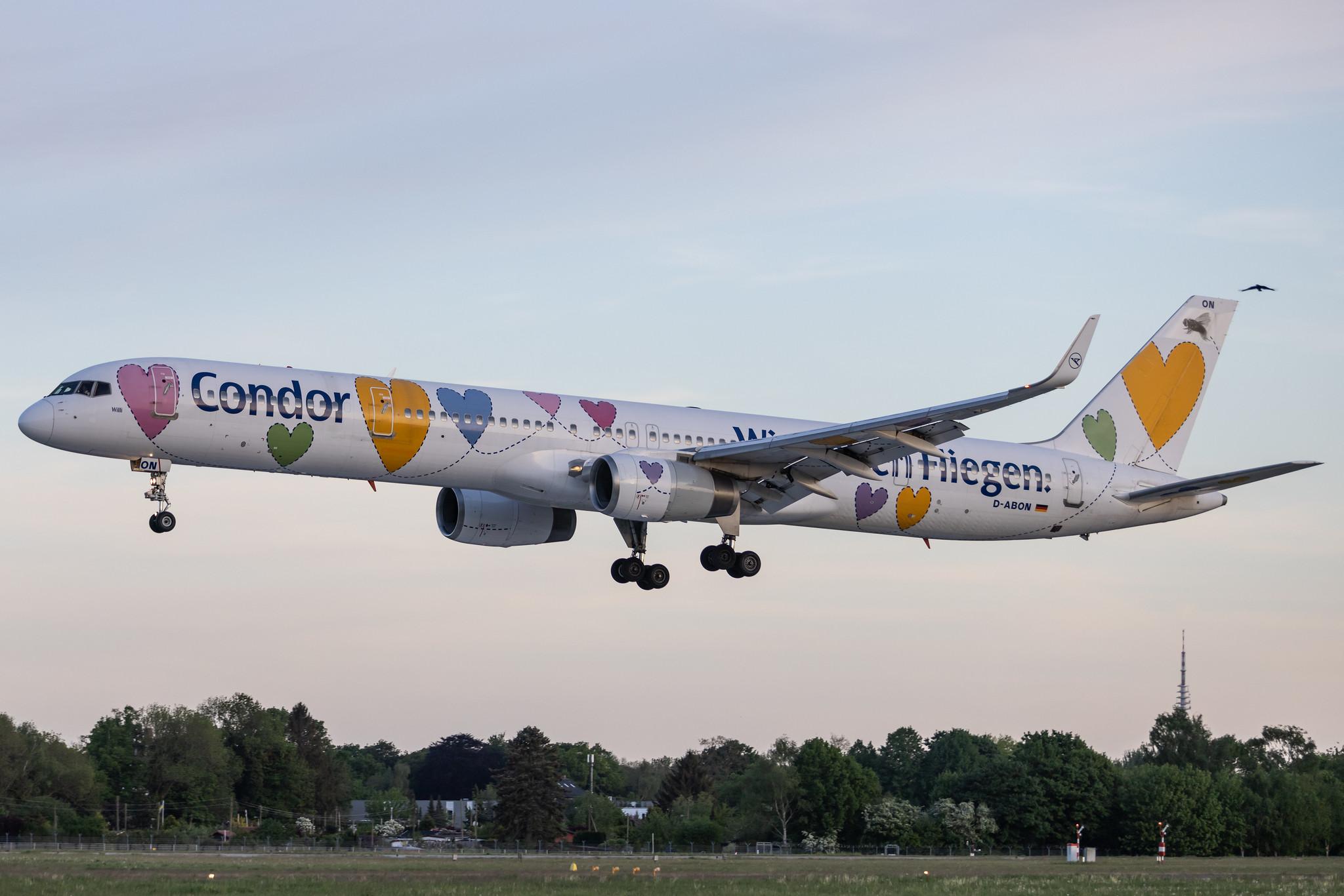 Hamburg Airport: Condor (DE / CFG) |  Livery: Wir Lieben Fliegen Livery |  Boeing 757-330 B753 | D-ABON | MSN 29023