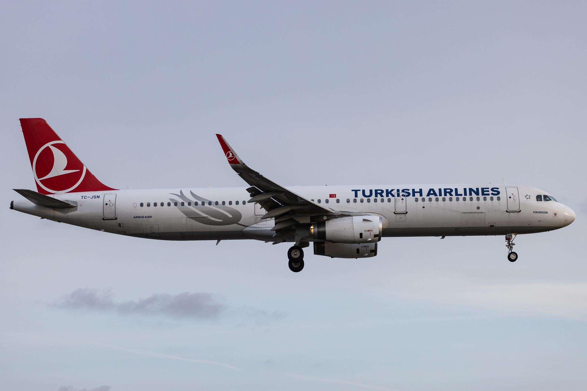 Hamburg Airport: Turkish Airlines (TK / THY) |  Airbus A321-231 A321 | TC-JSN | MSN 6508
