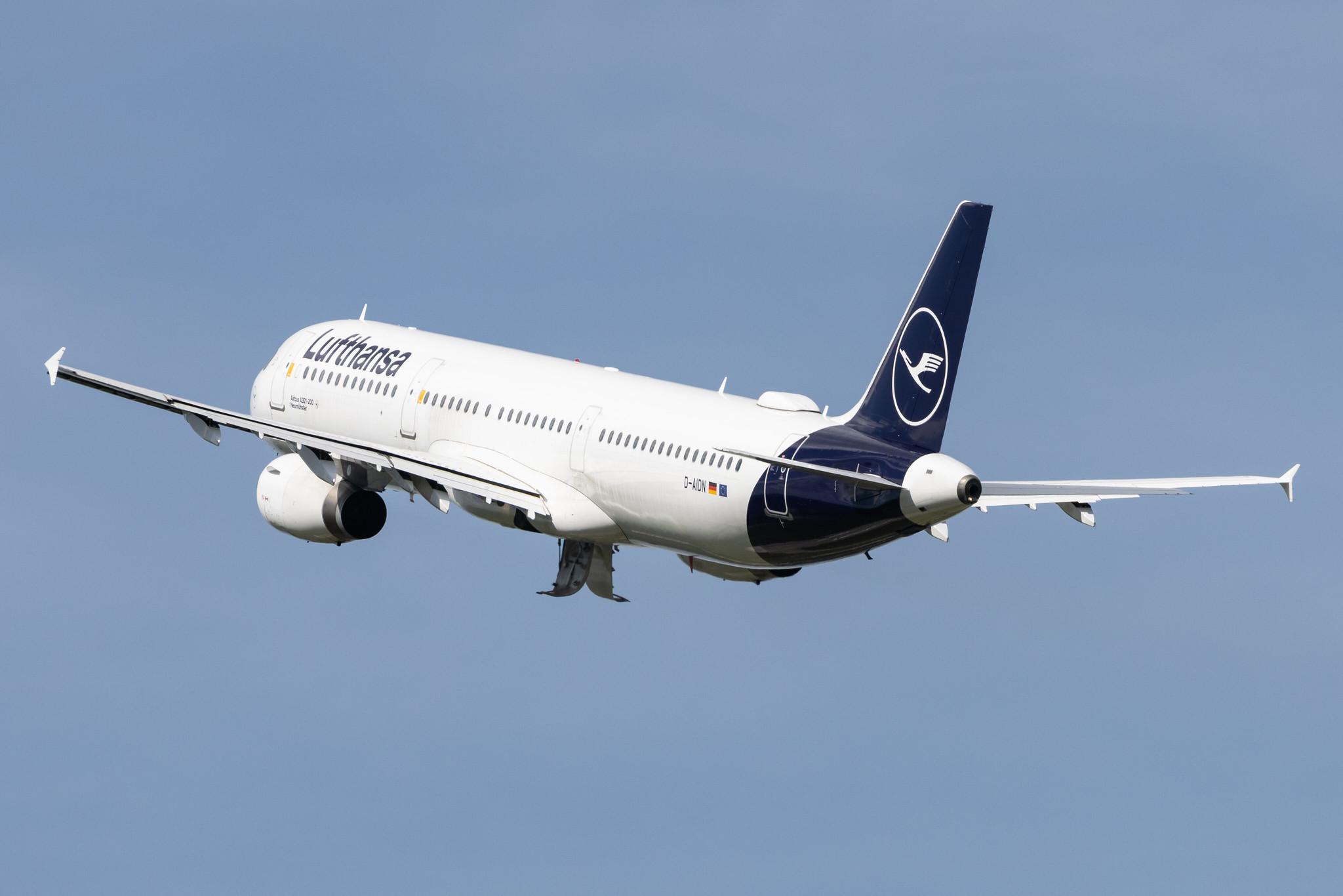 Hamburg Airport: Lufthansa (LH / DLH) |  Airbus A321-231 A321 | D-AIDN | MSN 4976