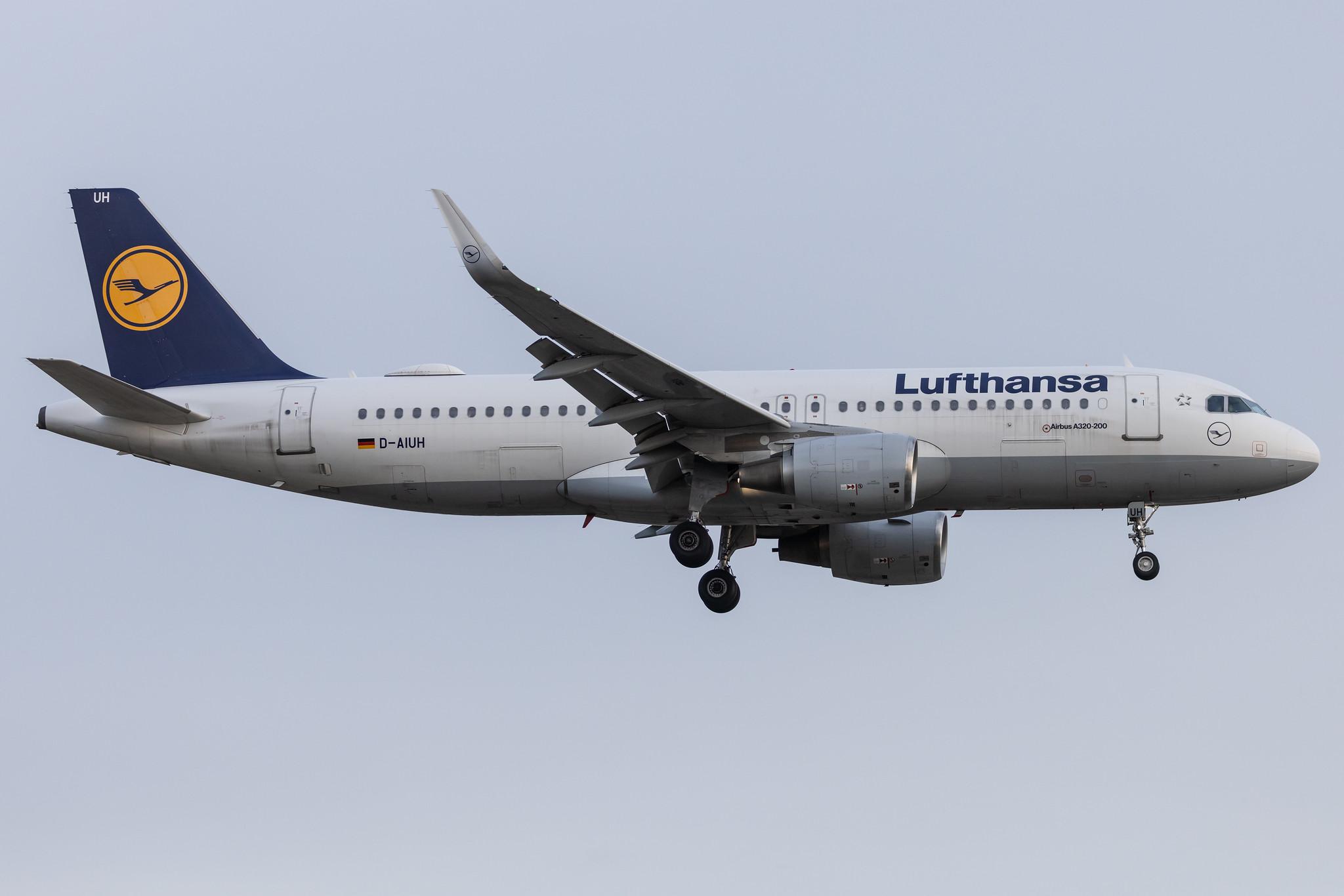 Hamburg Airport: Lufthansa (LH / DLH) |  Airbus A320-214 A320 | D-AIUH | MSN 6225