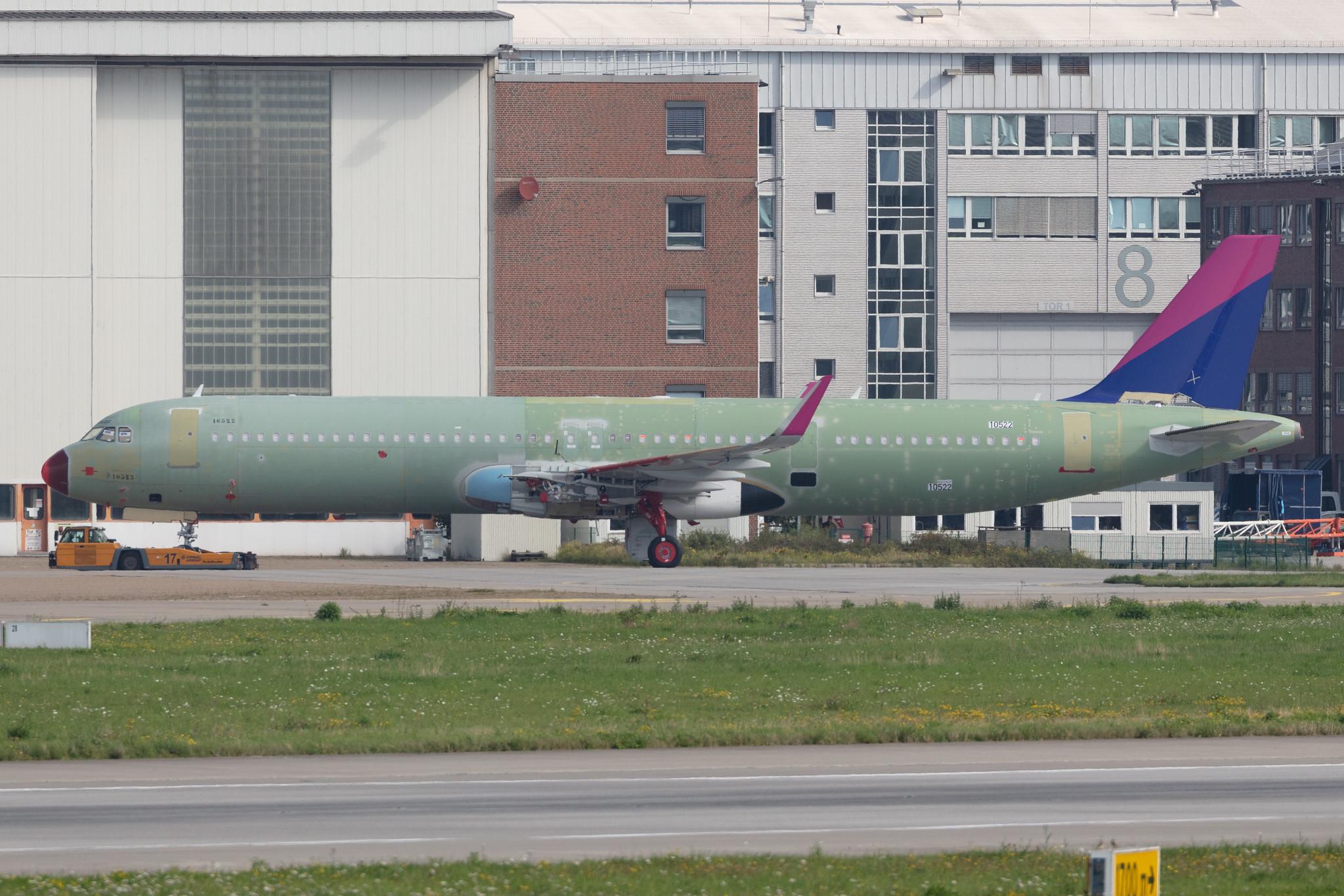 Hamburg Finkenwerder: Wizz Air (W6 / WZZ) |  Airbus A321-271NX A21N | D-AZAO (HA-LZF) | MSN 10522