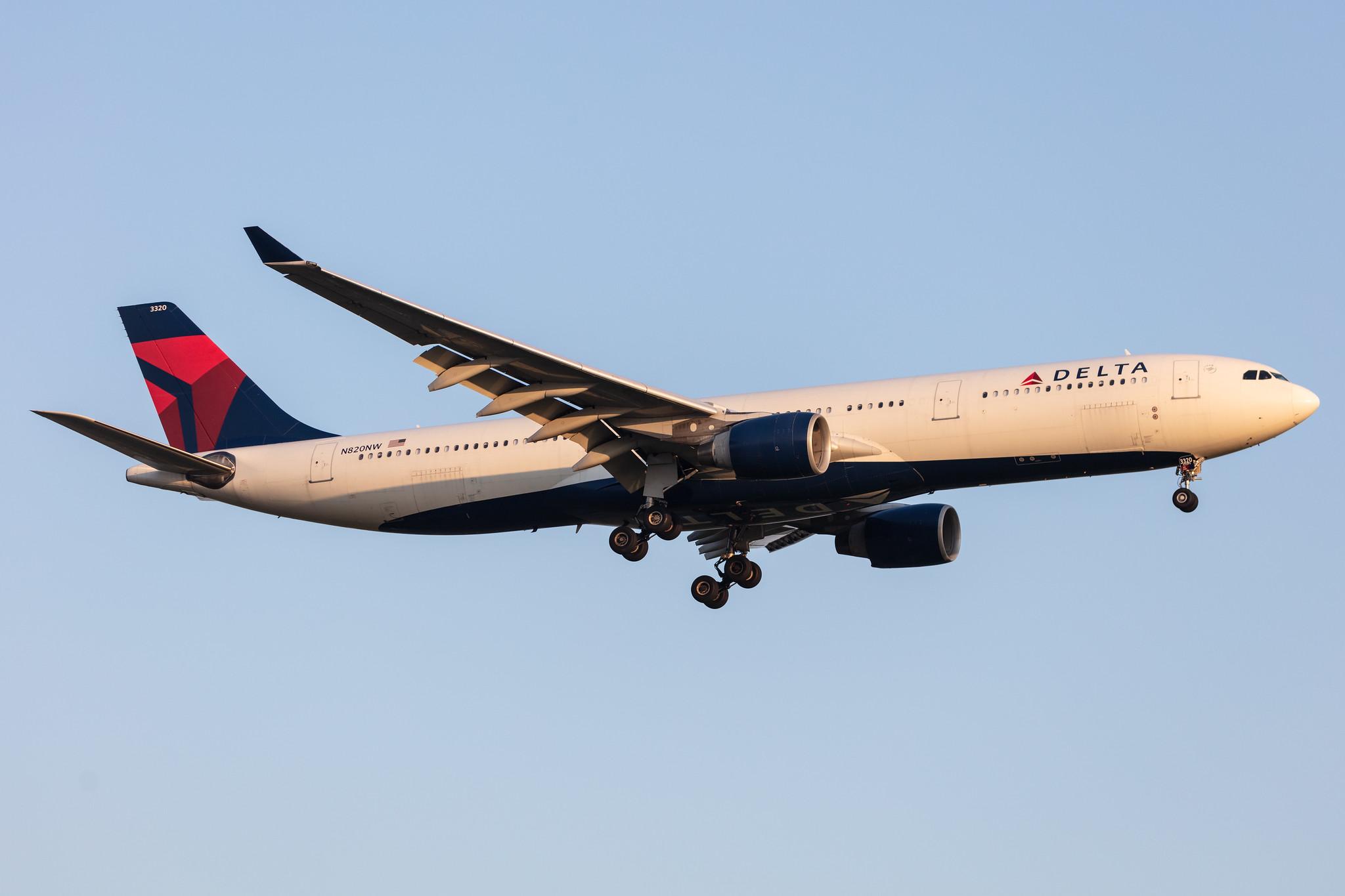 Amsterdam Schiphol: Delta Air Lines (DL / DAL) |  Airbus A330-323 A333 | N820NW | MSN 0859