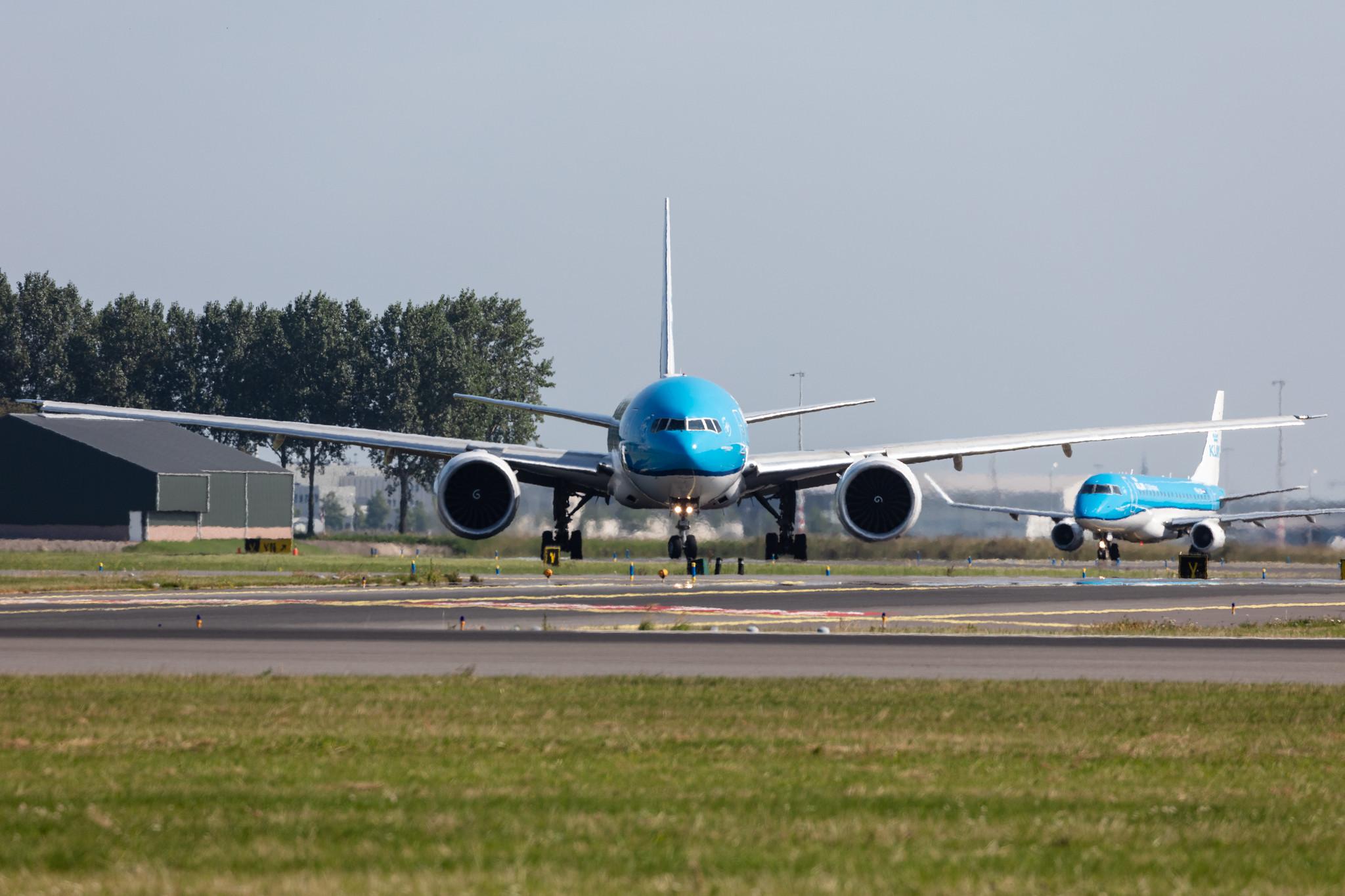 Amsterdam Schiphol: KLM (KL / KLM) |  Boeing 777-306(ER) B77W | PH-BVS | MSN 61604