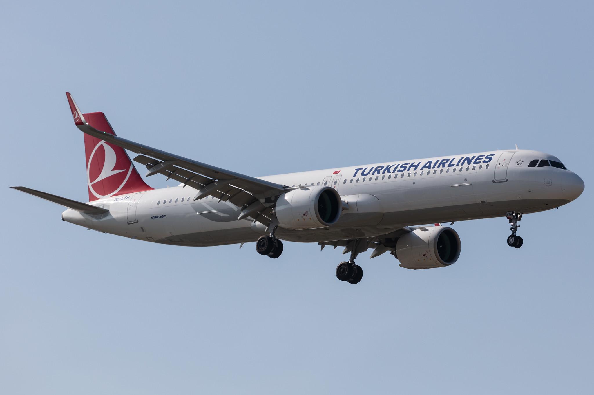 Amsterdam Schiphol: Turkish Airlines (TK / THY) |  Airbus A321-271NX A21N | TC-LTH | MSN 10382