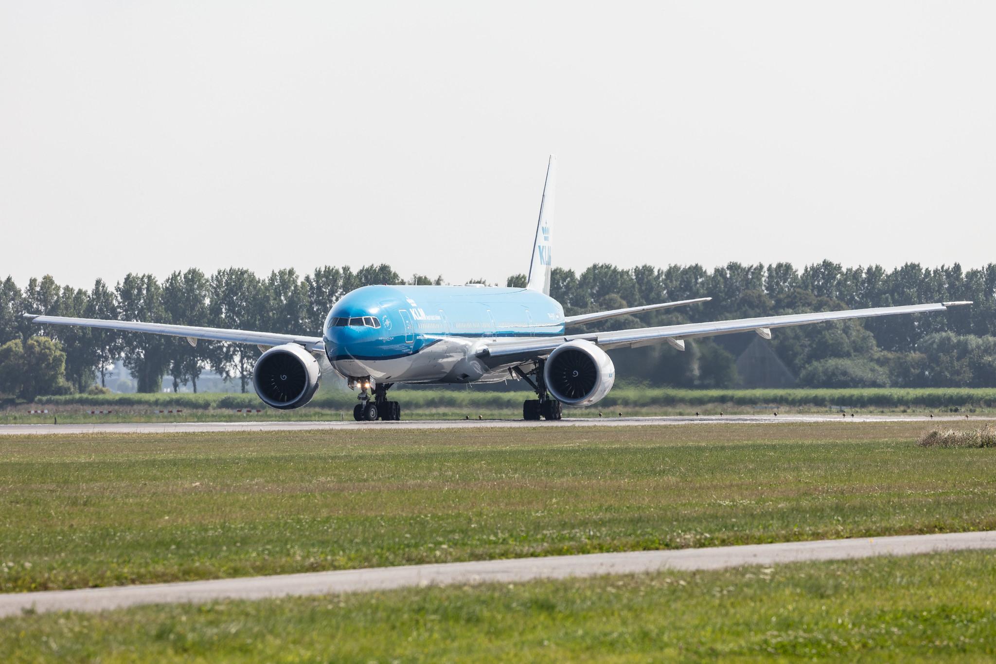 Amsterdam Schiphol: KLM (KL / KLM) |  Boeing 777-306(ER) B77W | PH-BVS | MSN 61604