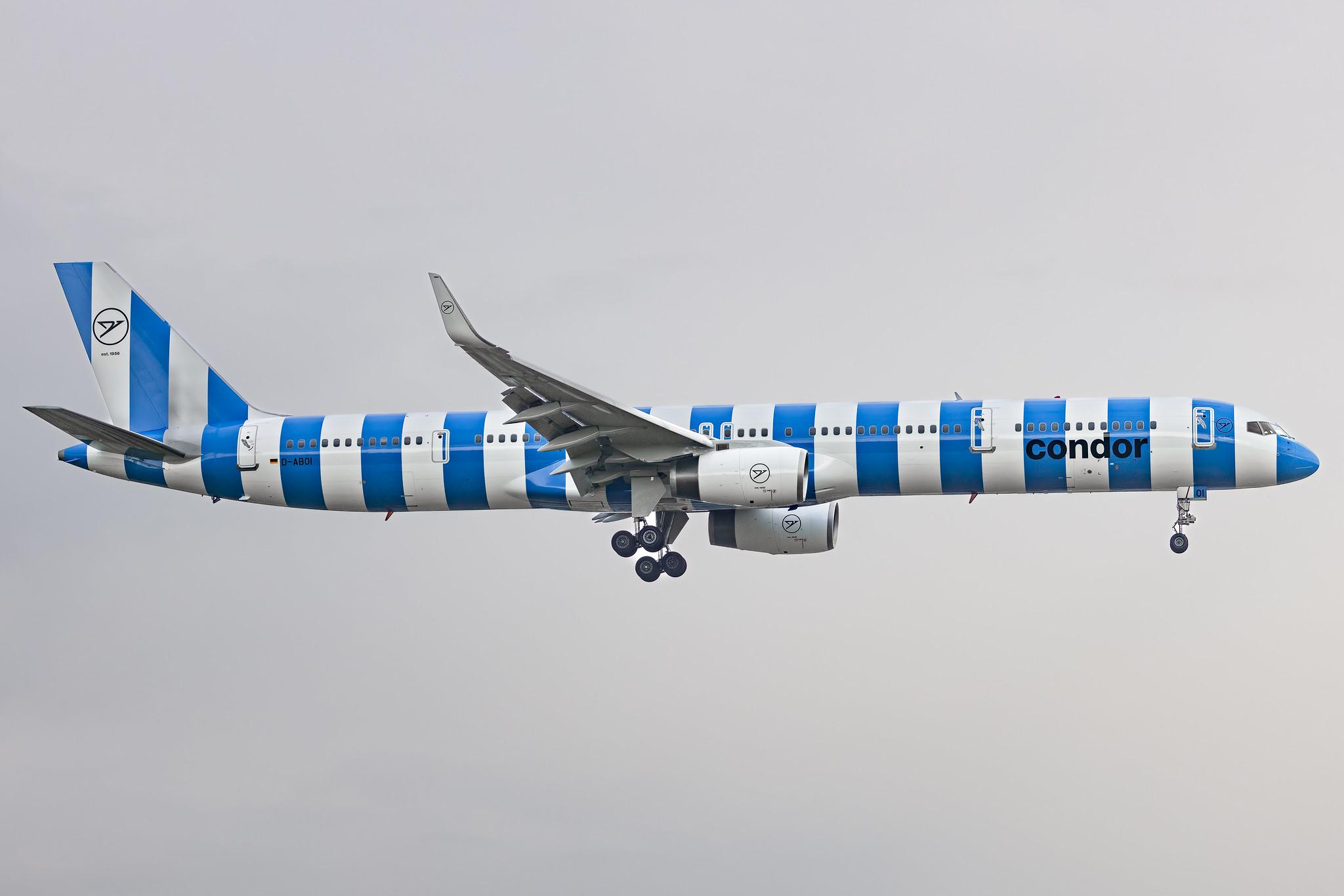 Hamburg Airport: Condor (DE / CFG) |  Boeing 757-330 B753 | D-ABOI | MSN 29018