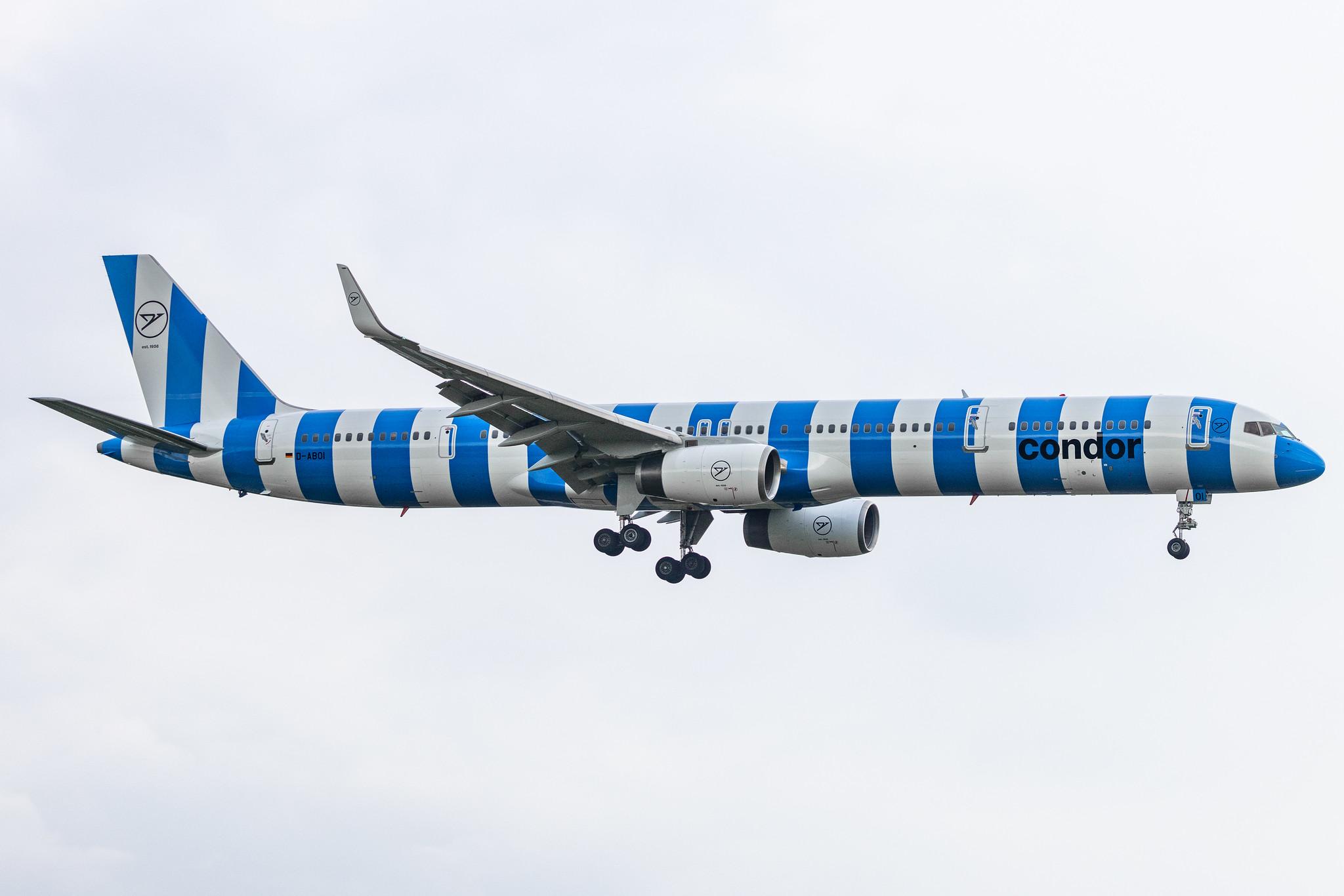 Hamburg Airport: Condor (DE / CFG) |  Boeing 757-330 B753 | D-ABOI | MSN 29018