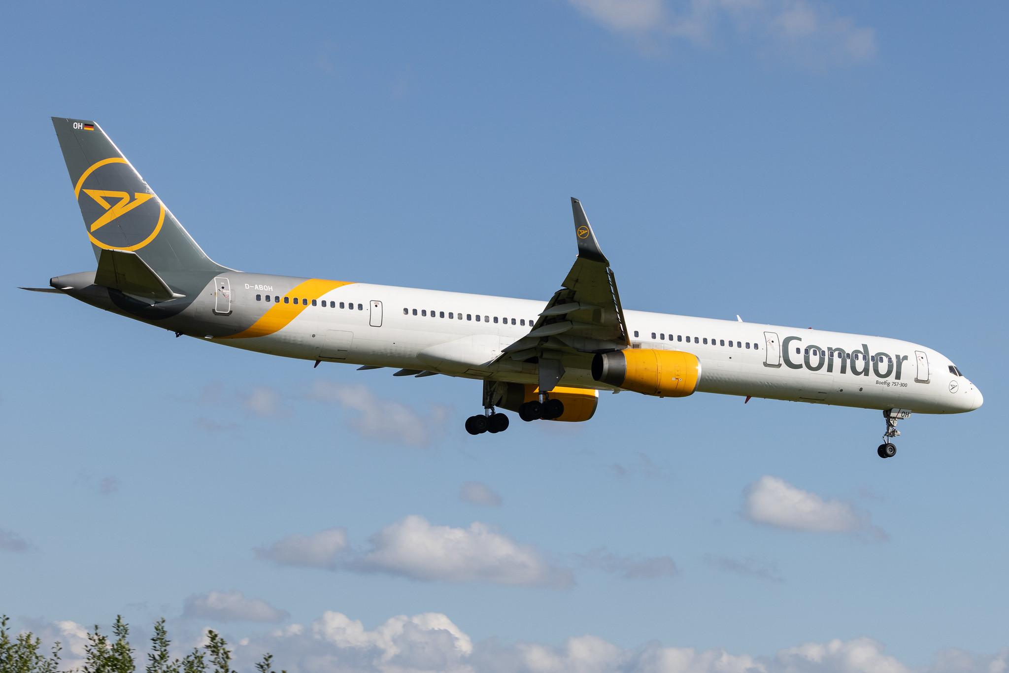 Hamburg Airport: Condor (DE / CFG) |  Boeing 757-330 B753 | D-ABOH | MSN 30030