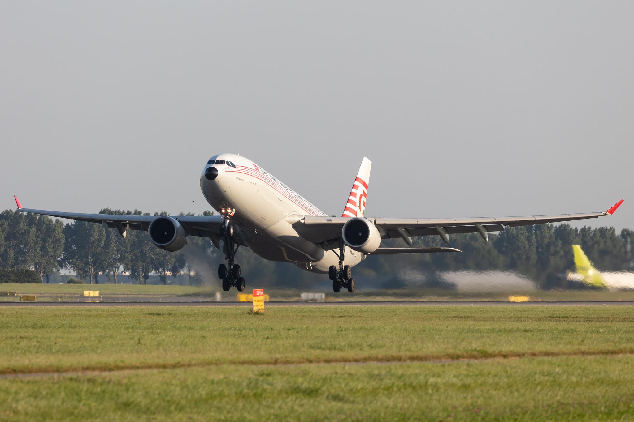 Amsterdam Schiphol: Turkish Airlines (TK / THY) |  Livery: Retro Livery |  Airbus A330-203 A332 | TC-JNC | MSN 0742