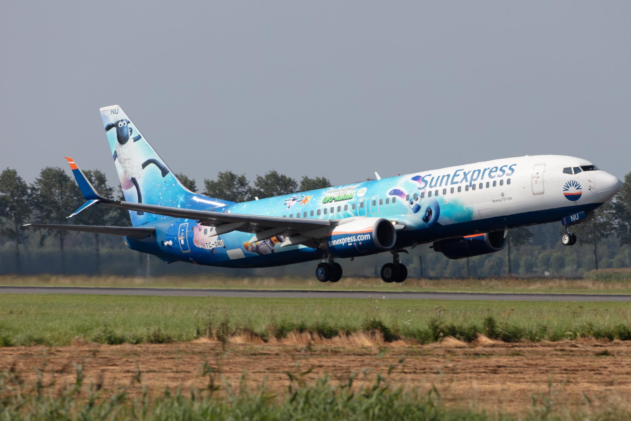 Amsterdam Schiphol: SunExpress (XQ / SXS) |  Livery: Shaun das Schaf - UFO-Alarm Livery |  Boeing 737-8HC B738 | TC-SNU | MSN 40756
