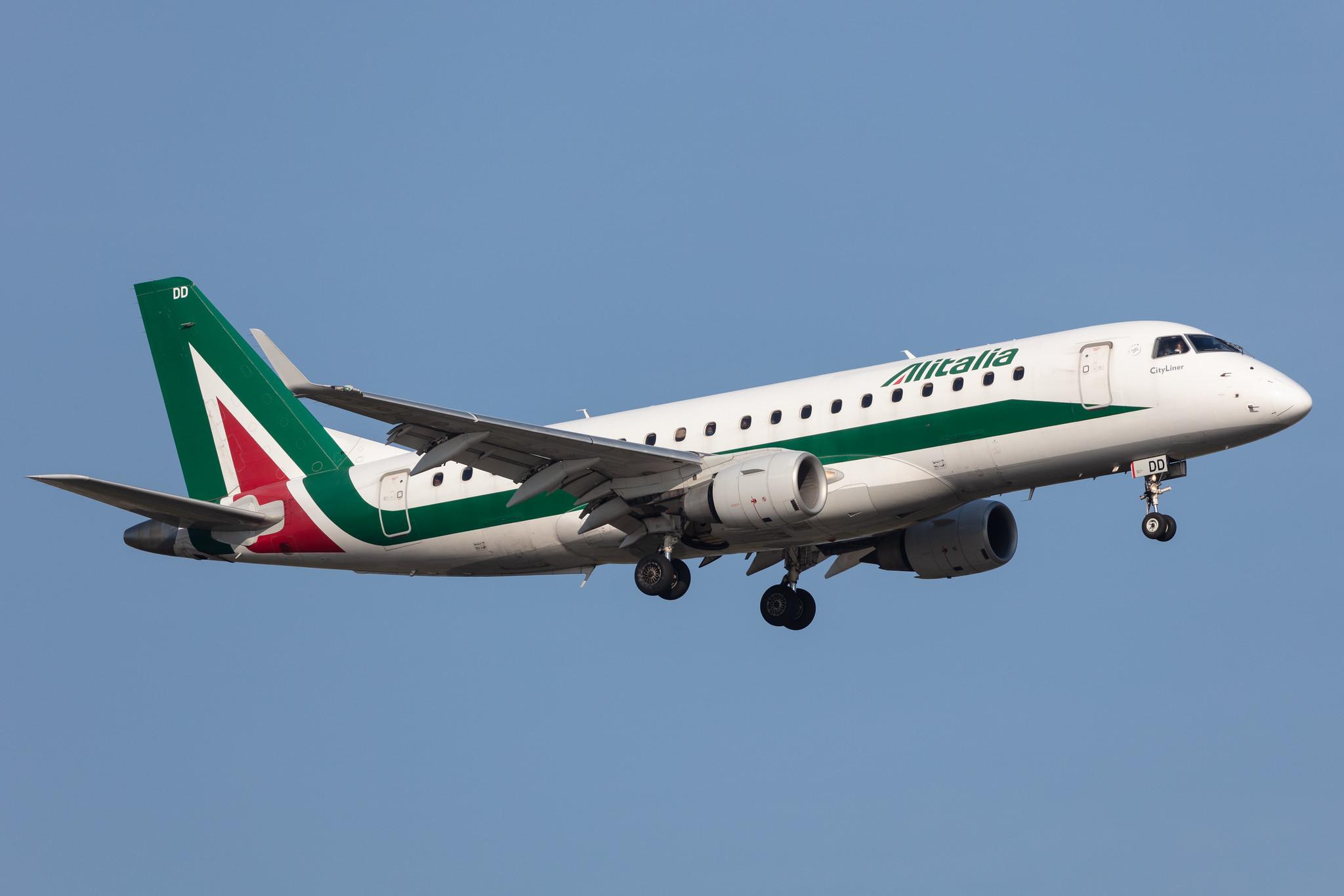 Amsterdam Schiphol: Alitalia (AZ / AZA) |  Embraer E175STD E75S | EI-RDD | MSN 17000334