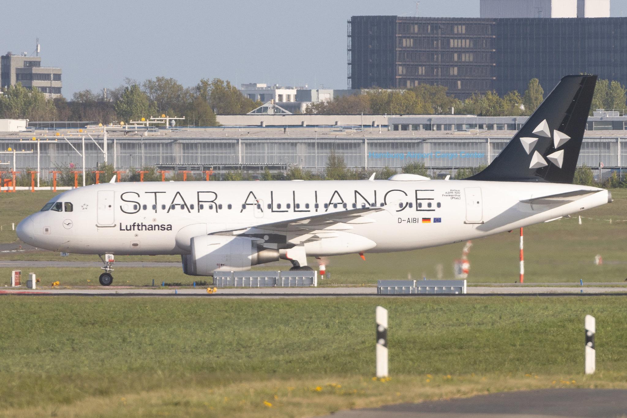 Hamburg Airport: Lufthansa (LH / DLH) |  Livery: Star Alliance Livery |  Airbus A319-112 A319 | D-AIBI | MSN 5284