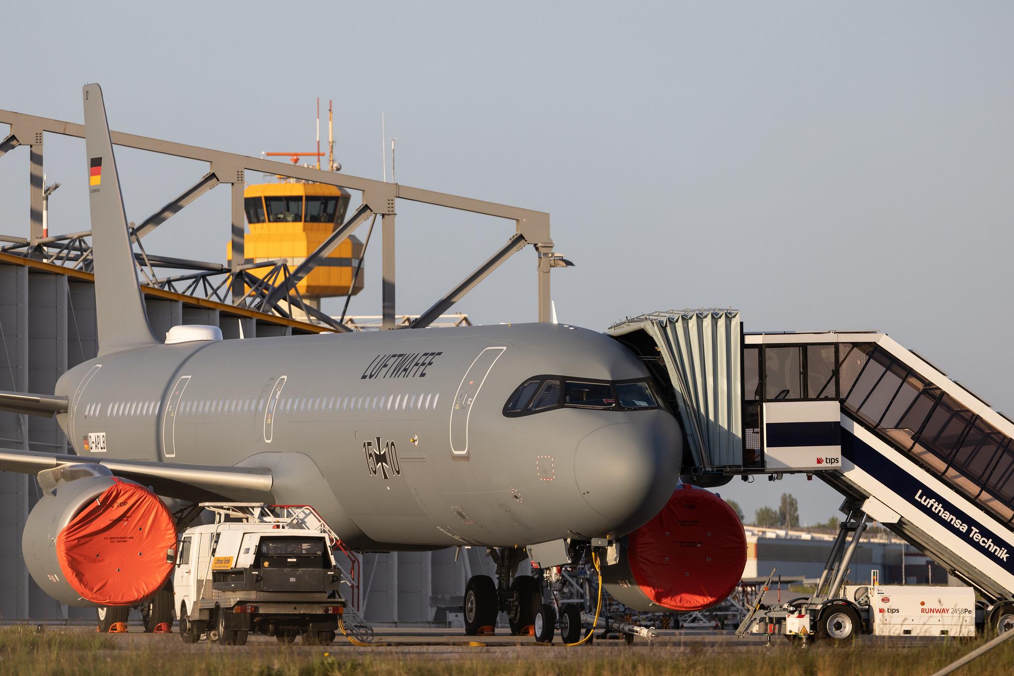 Hamburg Airport: German Air Force (/ GAF) | Operator: Lufthansa Technik |  Airbus A321-251NX A21N | D-APLB | MSN 10613