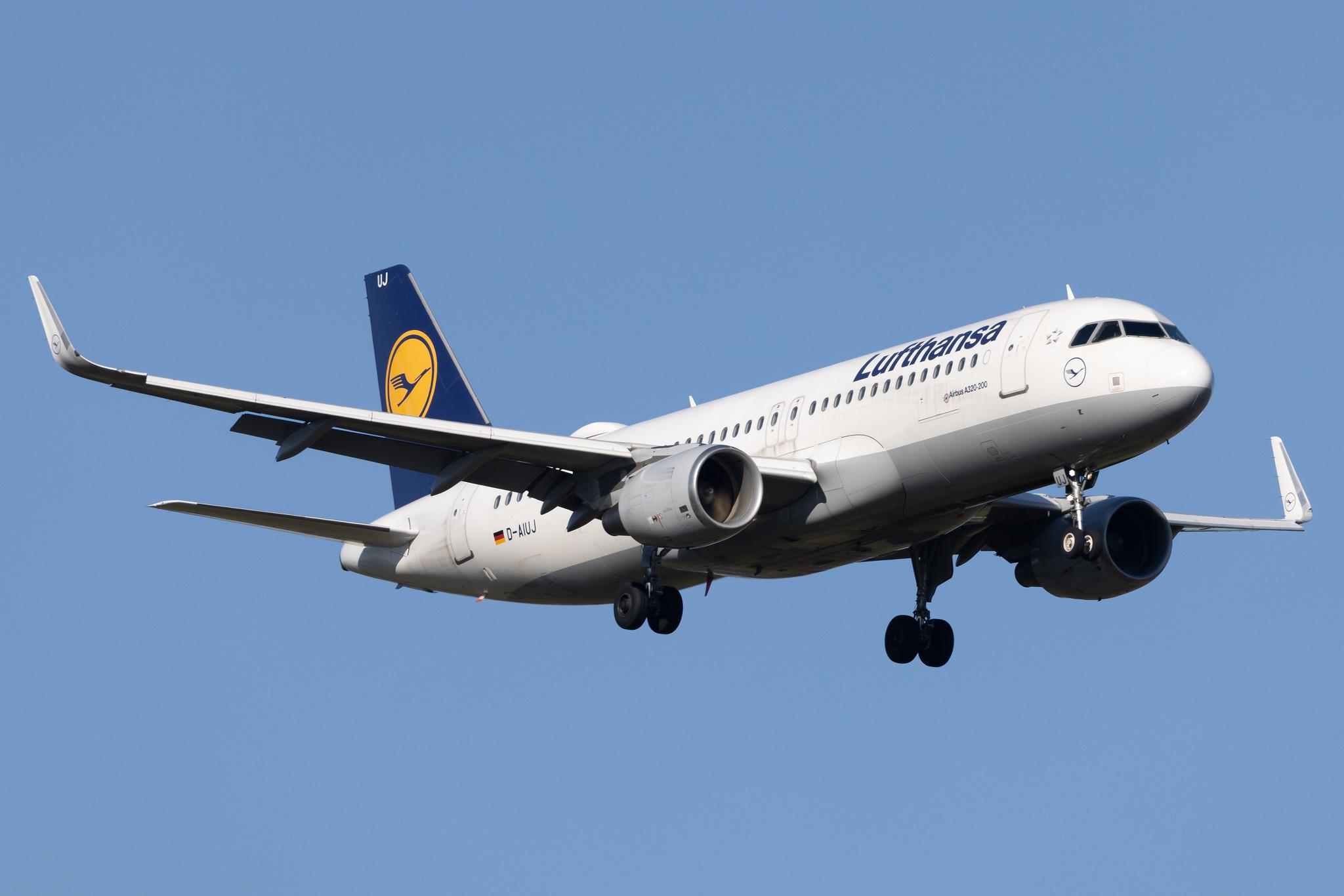 Hamburg Airport: Lufthansa (LH / DLH) |  Airbus A320-214 A320 | D-AIUJ | MSN 6301