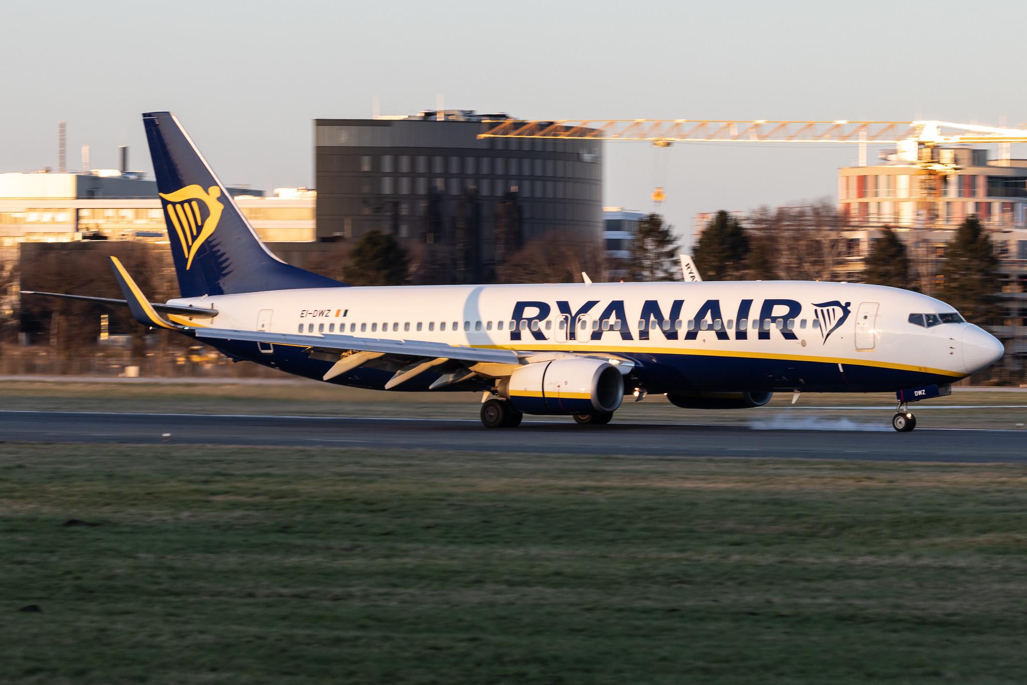 Hamburg Airport: Ryanair (FR / RYR) |  Boeing 737-8AS B738 | EI-DWZ | MSN 33628