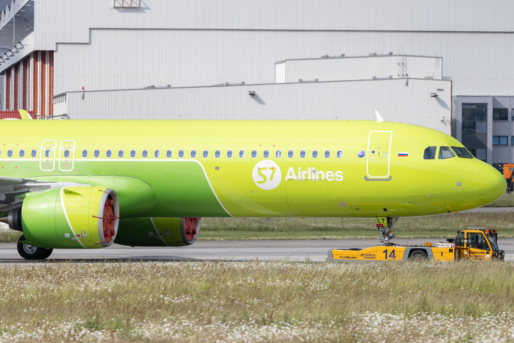 Hamburg Finkenwerder: S7 - Siberia Airlines (S7 / SBI) |  Airbus A321-271NX A21N | D-AYAG | MSN 10883