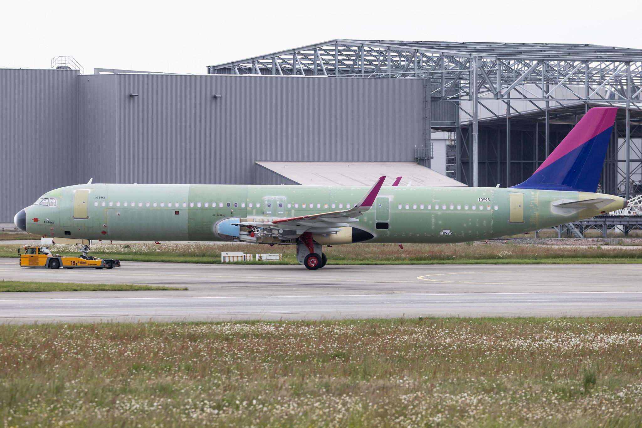 Hamburg Finkenwerder: Wizz Air (W6 / WZZ) |  Airbus A321-271NX A21N | D- | MSN 10995