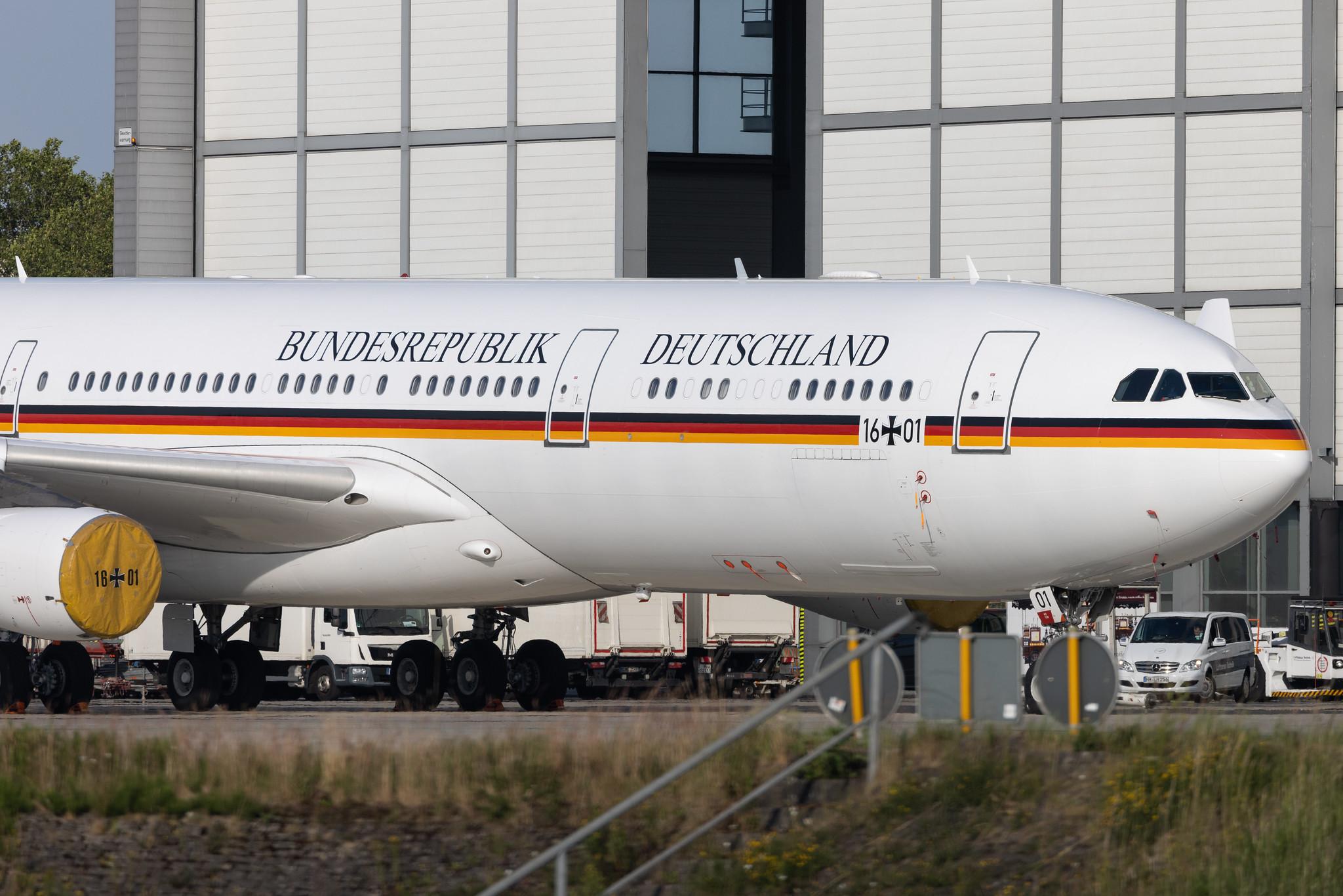 Hamburg Airport: German Air Force (/ GAF) |  Airbus A340-313 A343 | 16+01 | MSN 274