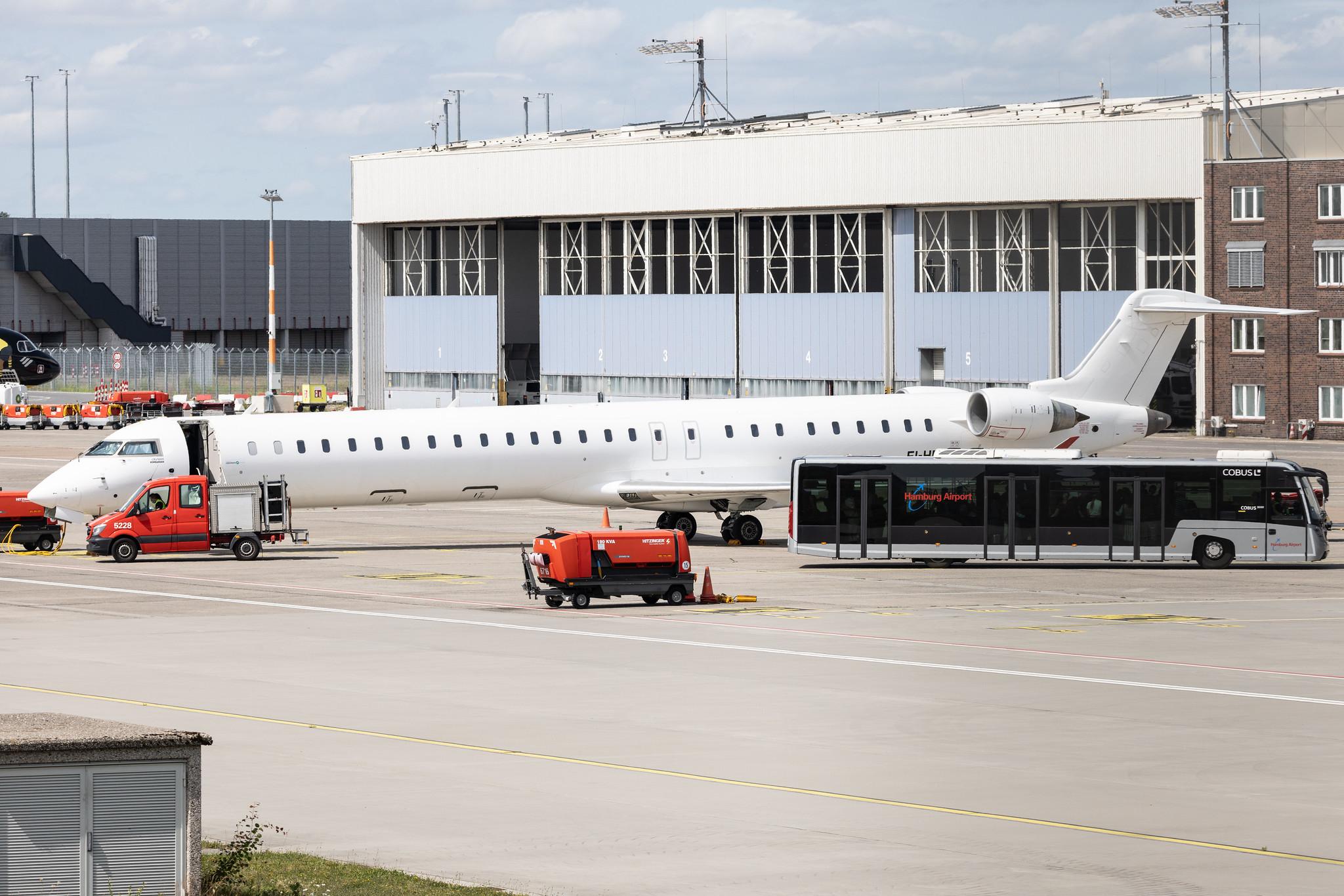 Hamburg Airport: Hibernian Airlines (HG / HBN) |  Mitsubishi CRJ-1000 CRJX | EI-HBC | MSN 19052