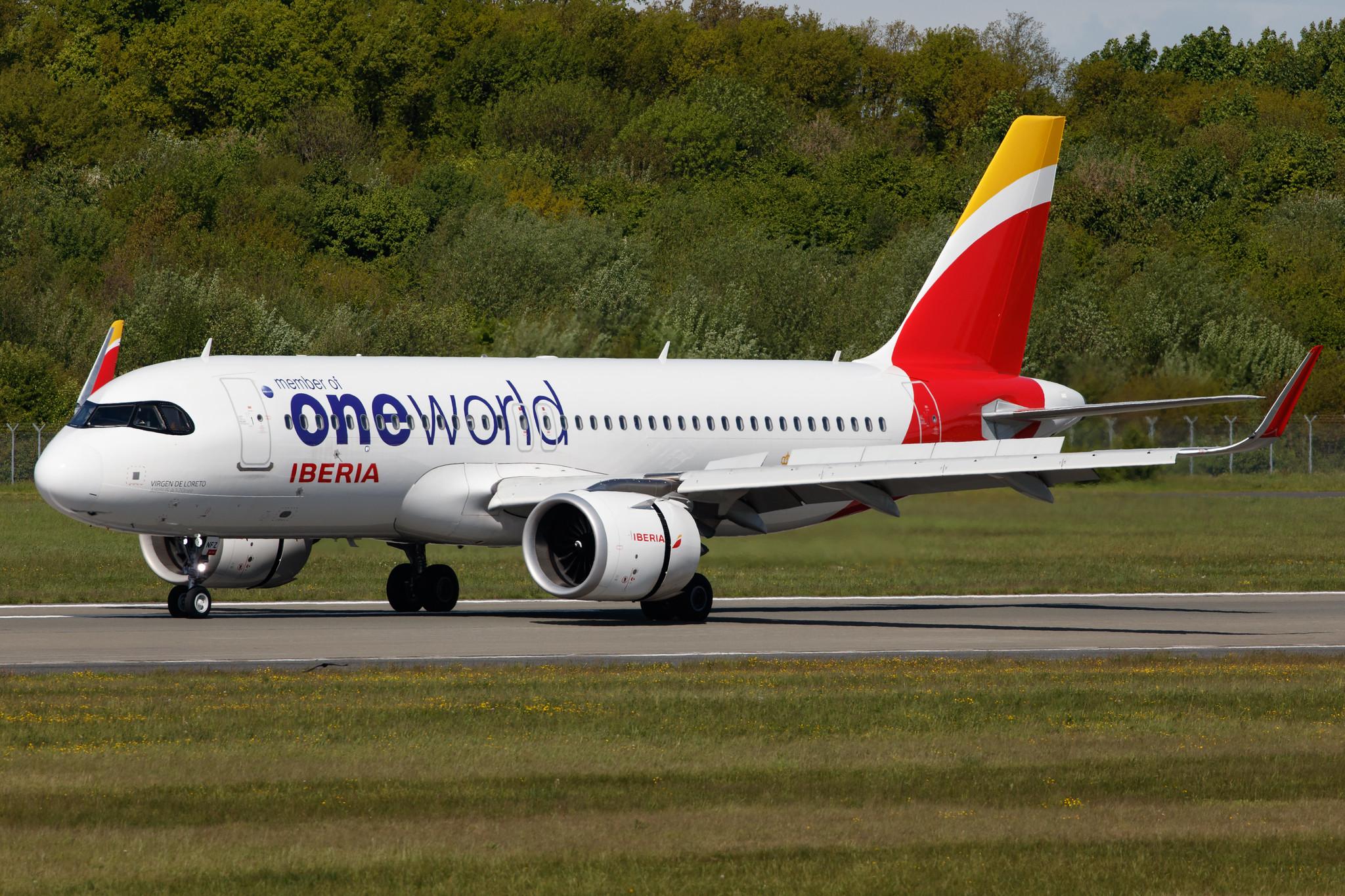 Hamburg Airport: Iberia (IB / IBE) |  Livery: Oneworld Livery |  Airbus A320-251N A20N | EC-NFZ | MSN 10002