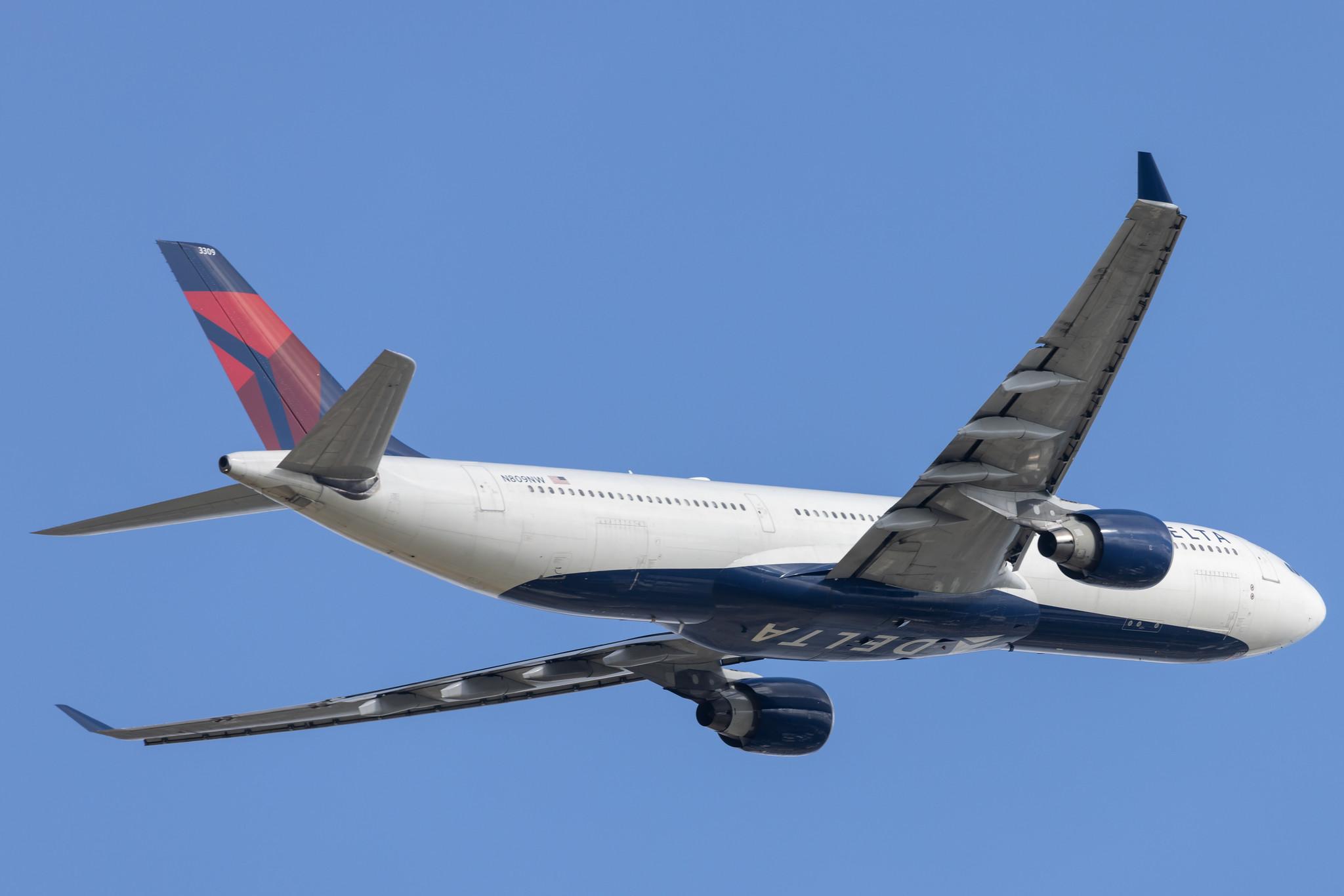 London Heathrow: Delta Air Lines (DL / DAL) |  Airbus A330-323 A333 | N809NW | MSN 0663