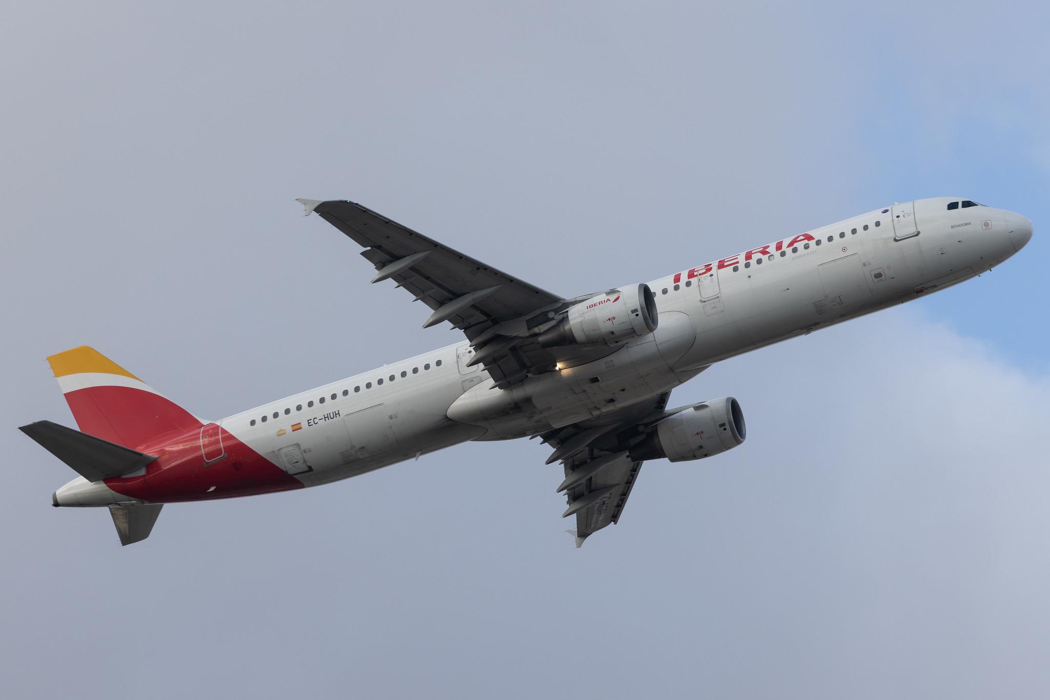 London Heathrow: Iberia (IB / IBE) |  Airbus A321-212 A321 | EC-HUH | MSN 1021