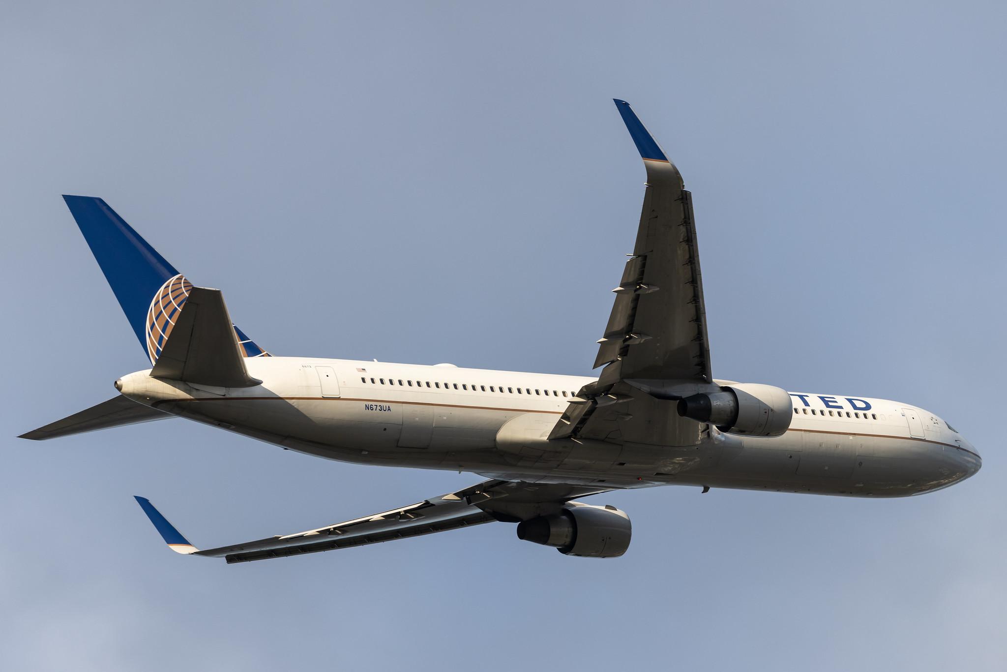 London Heathrow: United Airlines (UA / UAL) |  Boeing 767-322(ER) B763 | N673UA | MSN 29241