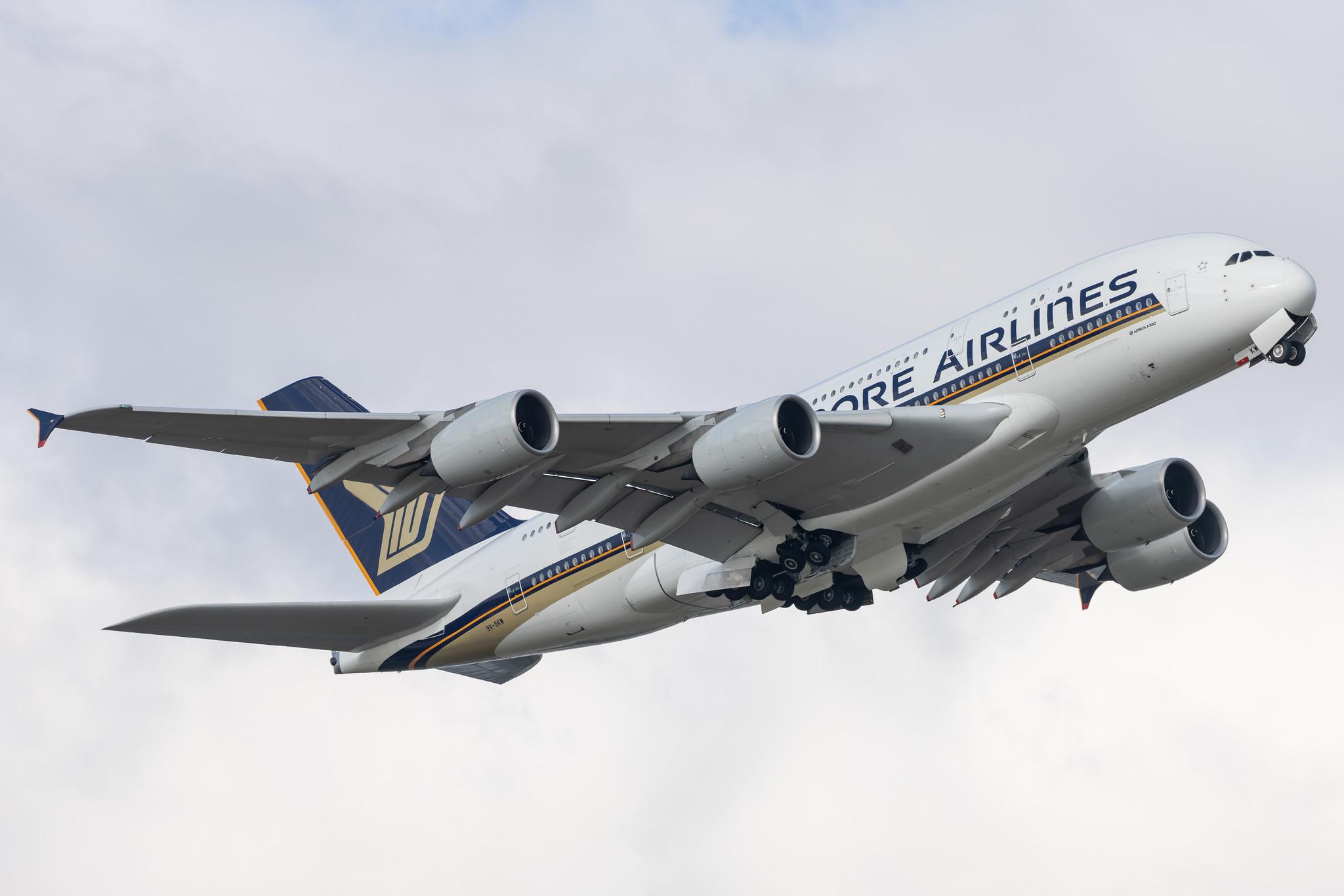 London Heathrow: Singapore Airlines (SQ / SIA) |  Airbus A380-841 A388 | 9V-SKW | MSN 251