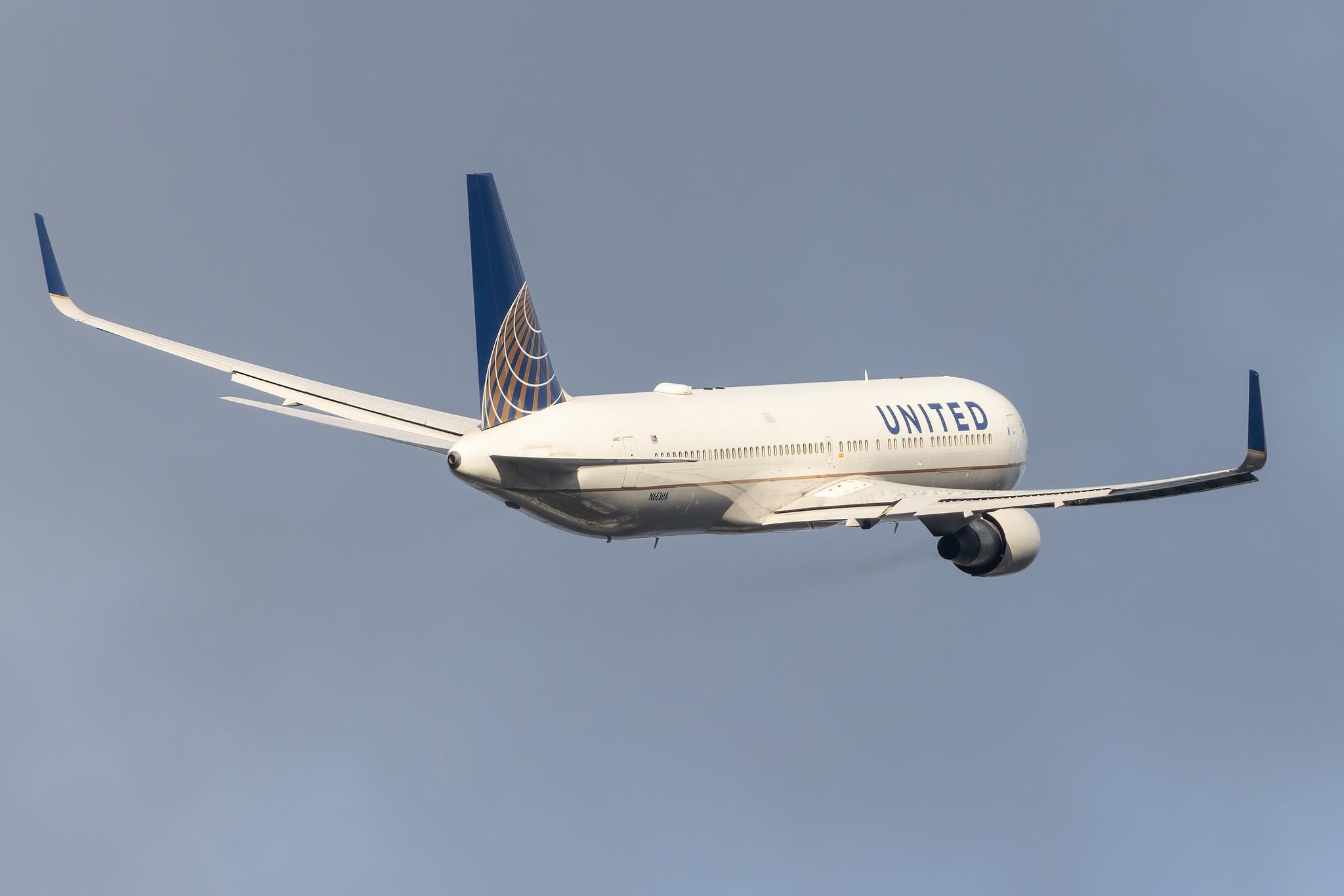 London Heathrow: United Airlines (UA / UAL) |  Boeing 767-322(ER) B763 | N663UA | MSN 27160
