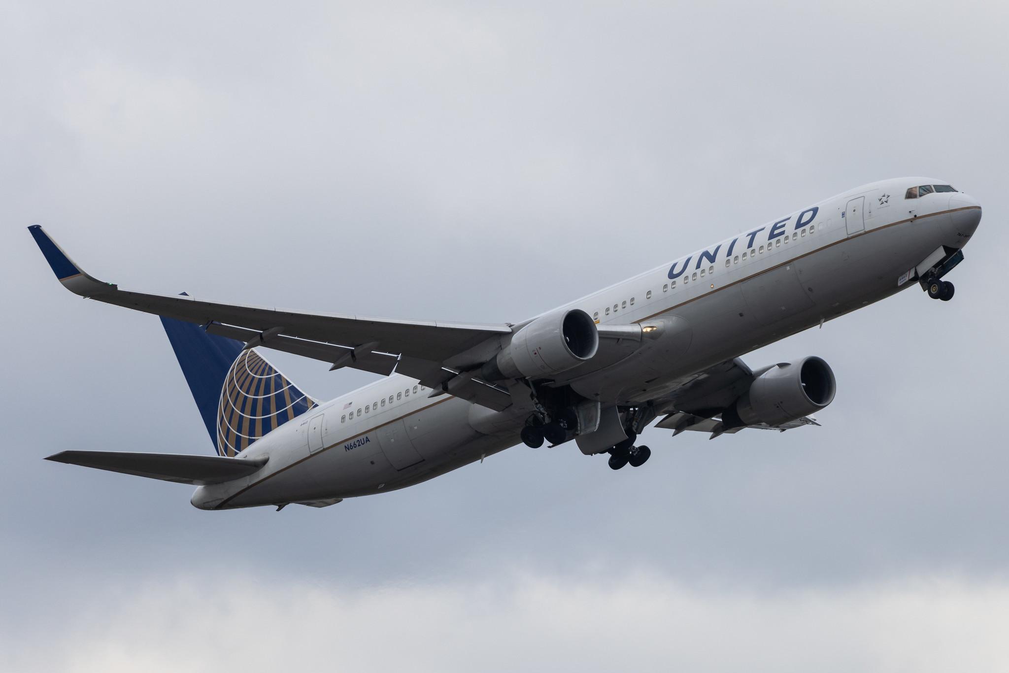 London Heathrow: United Airlines (UA / UAL) |  Boeing 767-322(ER) B763 | N662UA | MSN 27159