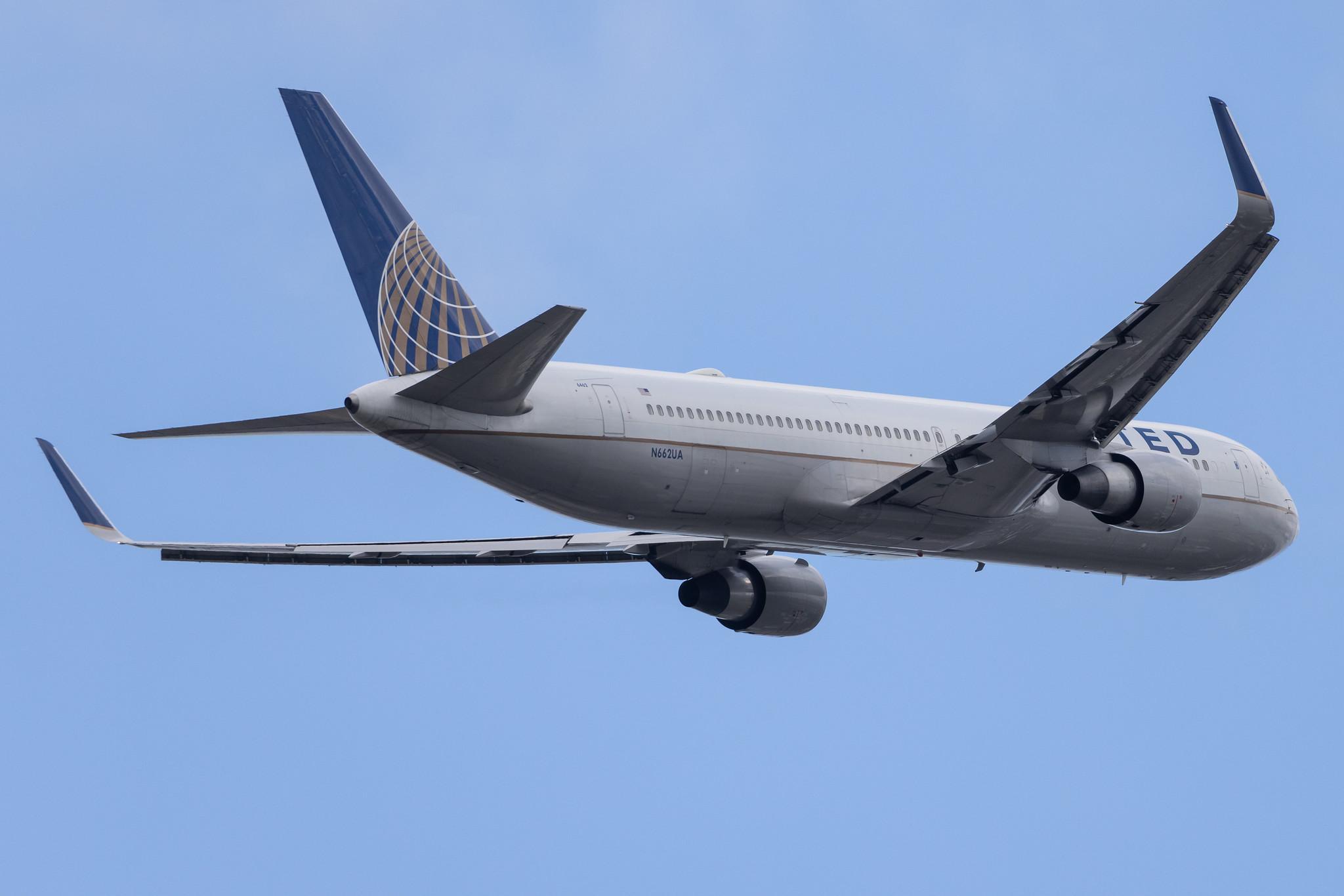 London Heathrow: United Airlines (UA / UAL) |  Boeing 767-322(ER) B763 | N662UA | MSN 27159