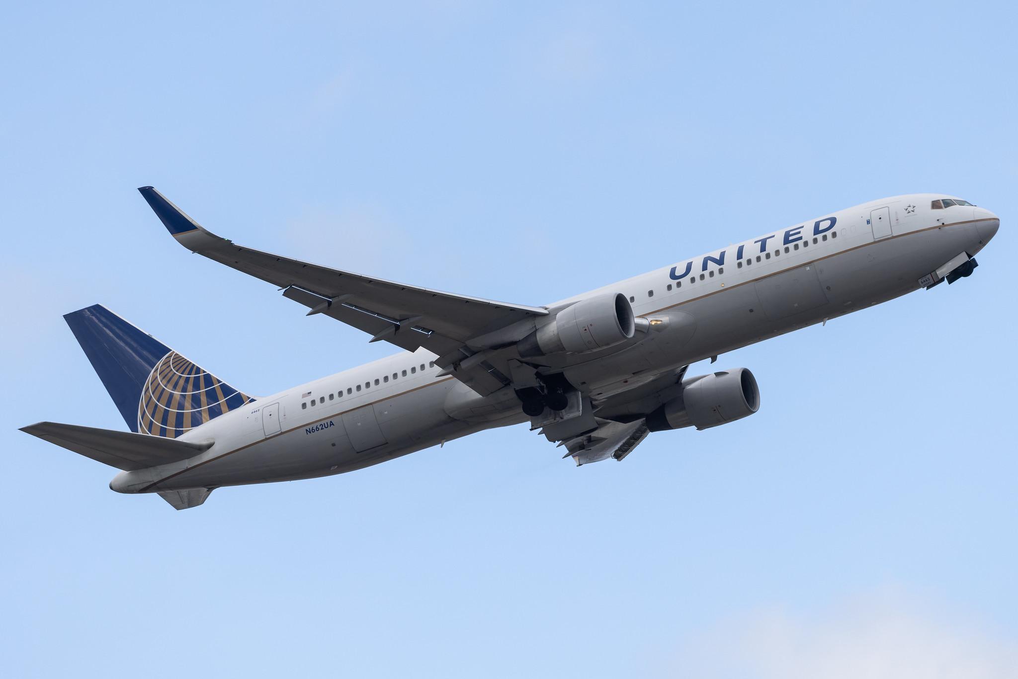London Heathrow: United Airlines (UA / UAL) |  Boeing 767-322(ER) B763 | N662UA | MSN 27159