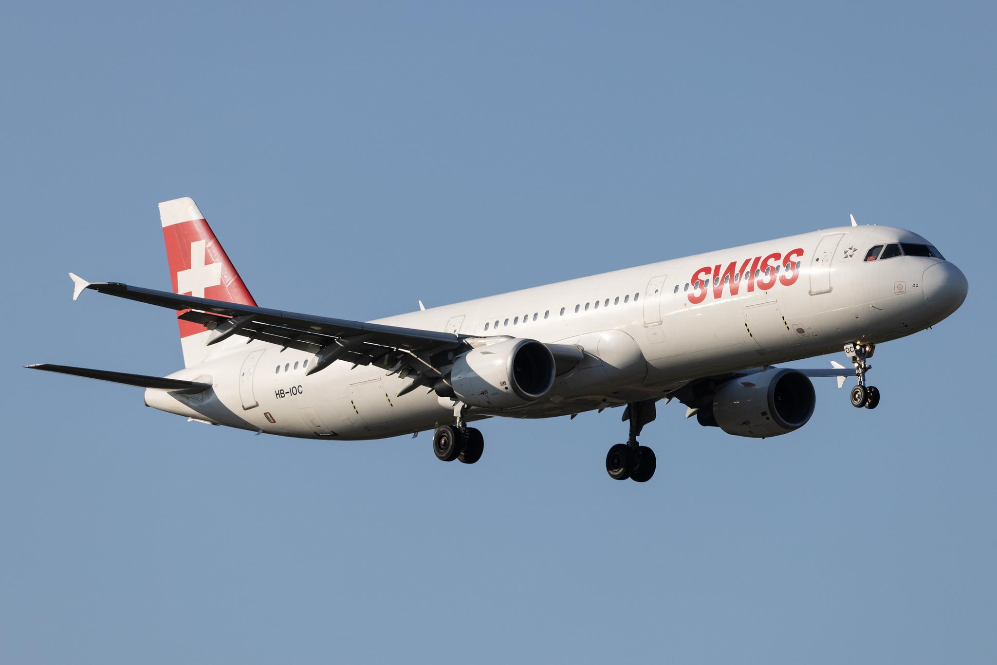 Hamburg Airport: Swiss (LX / SWR) | Airbus A321-111 A321 | HB-IOC | MSN 0520
