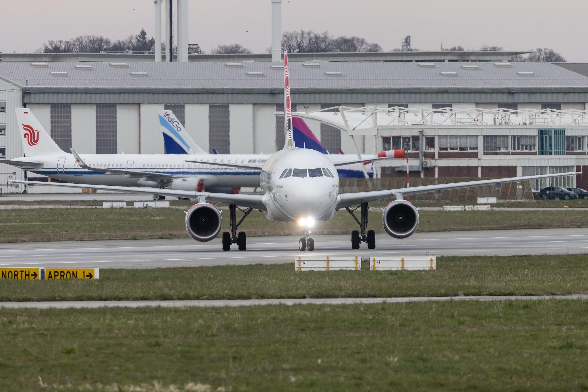 Hamburg Finkenwerder: Volotea (V7 / VOE) |  Airbus A319-111 A319 | EC-NDH | MSN 03403